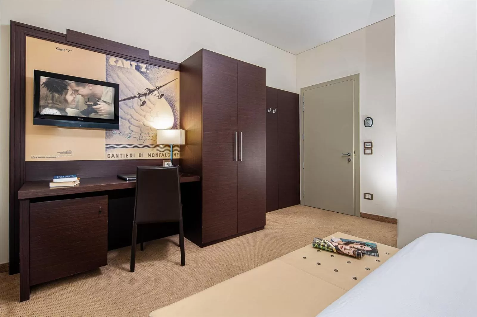 hair dresser, Bed in Europalace Hotel, BW Signature Collection