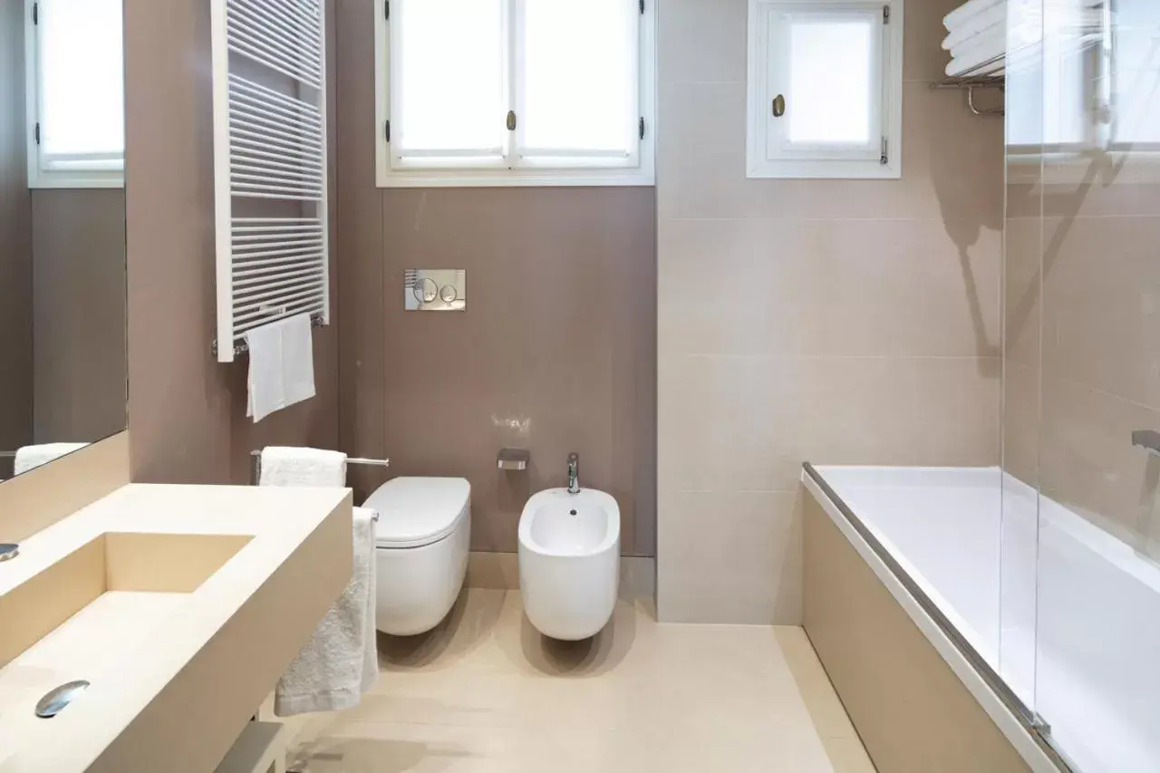 Bathroom in Palazzo Barocci