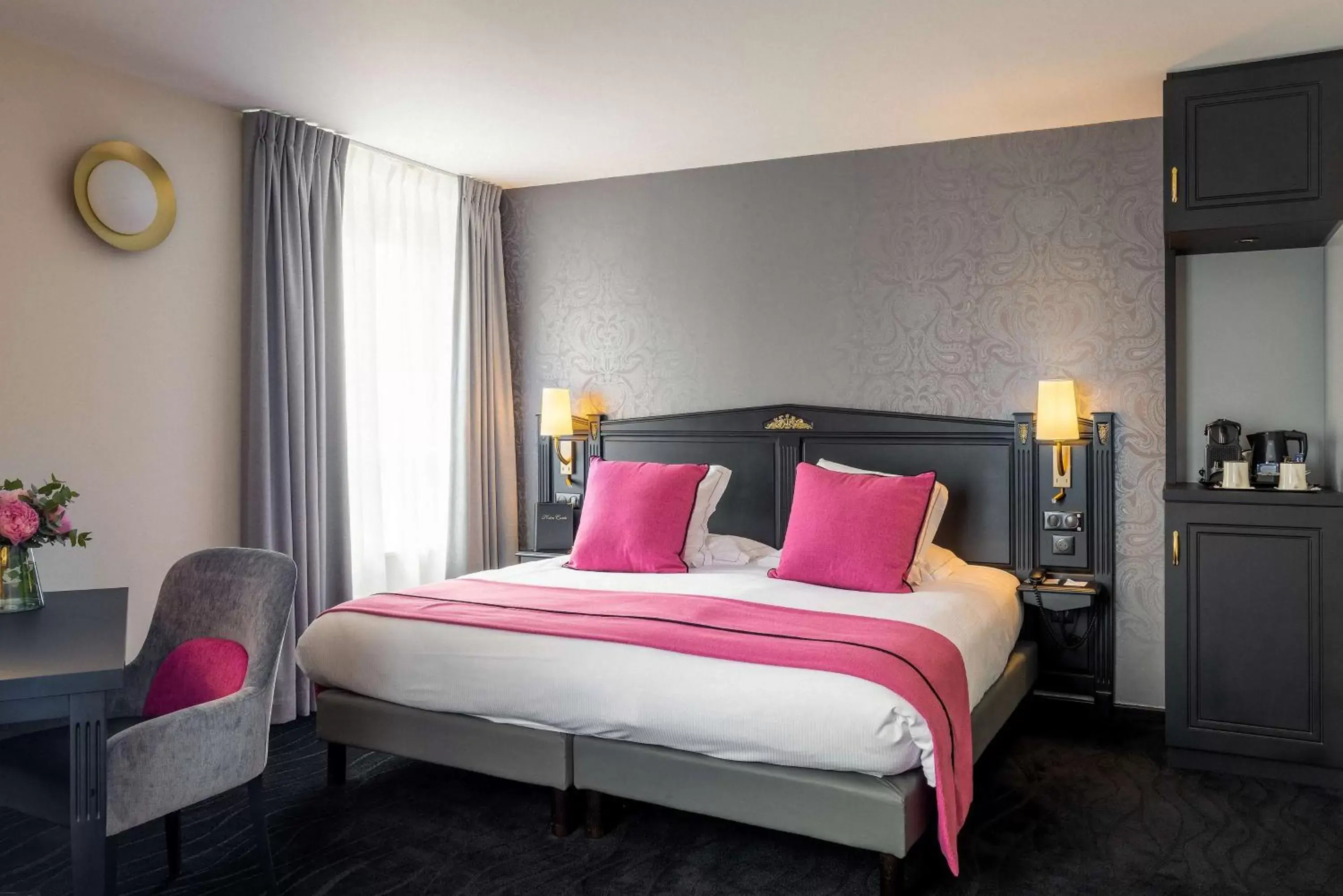 Bedroom, Bed in Best Western Plus Le Moderne