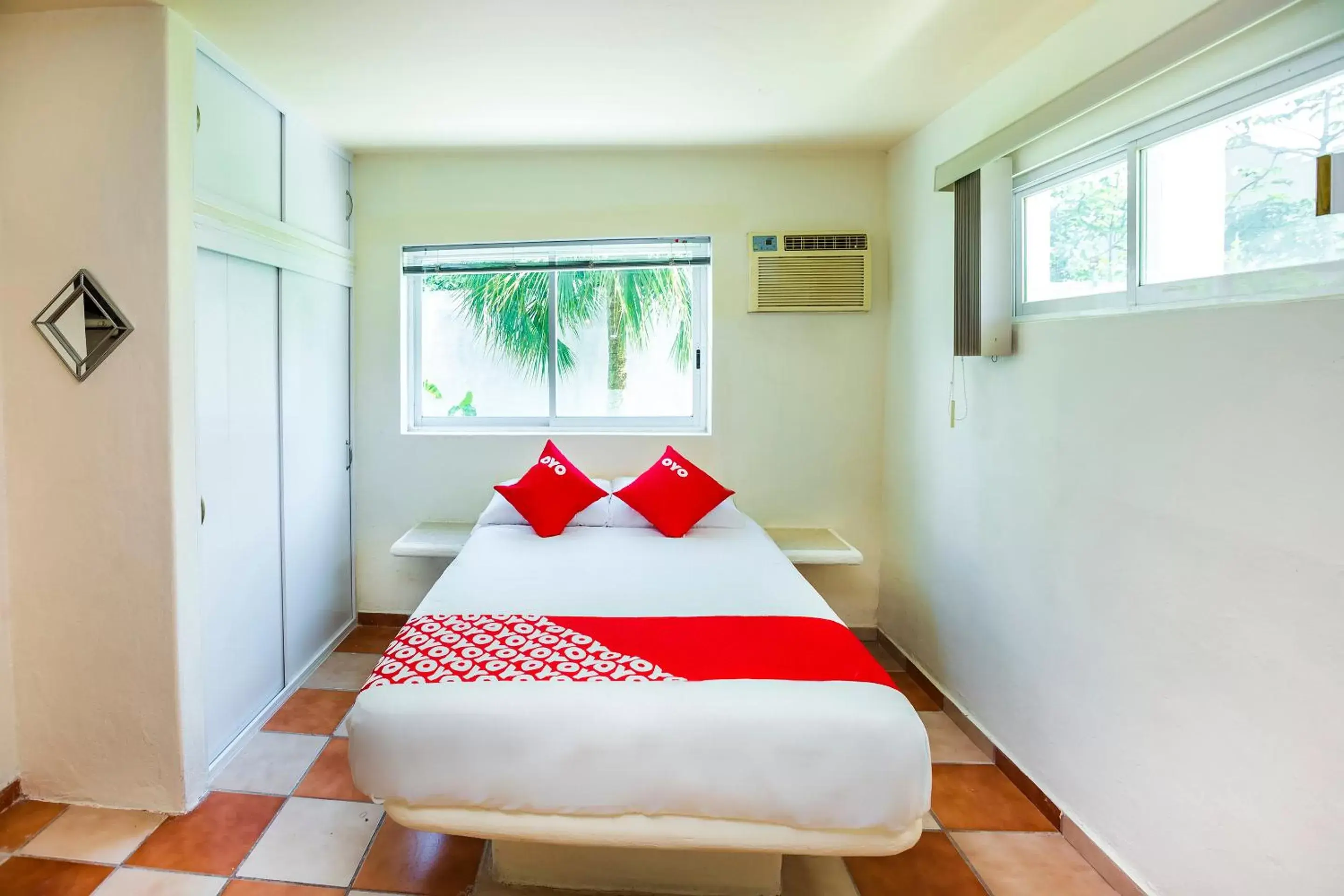 Bedroom, Bed in OYO Hotel Dos Mundos,Aeropuerto Internacional de Cozumel