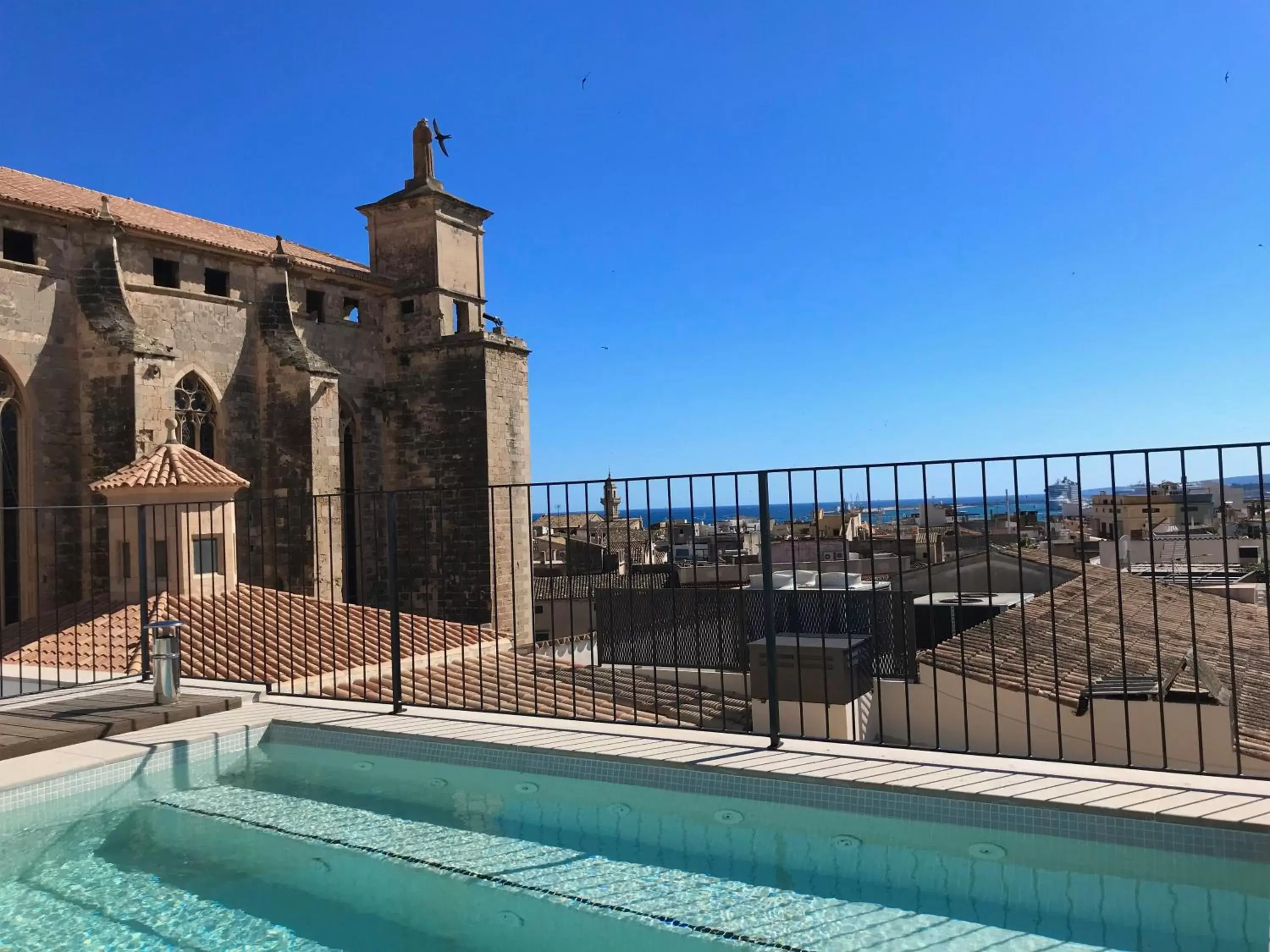 Nearby landmark, Swimming Pool in Hotel Basilica