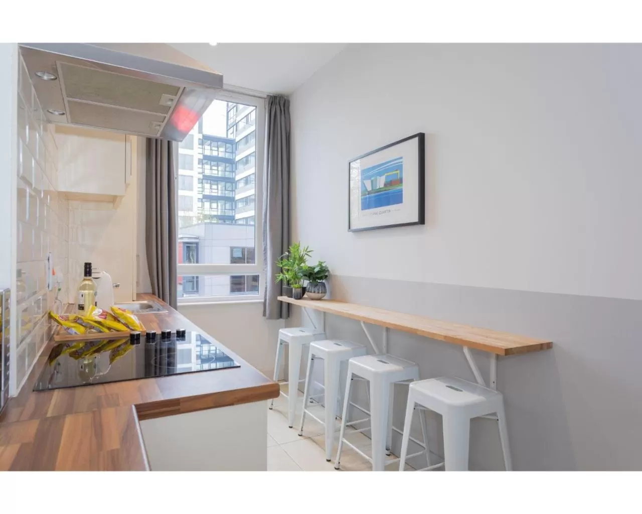 Kitchen or kitchenette, Restaurant/Places to Eat in Central Belfast Apartments Camden Street