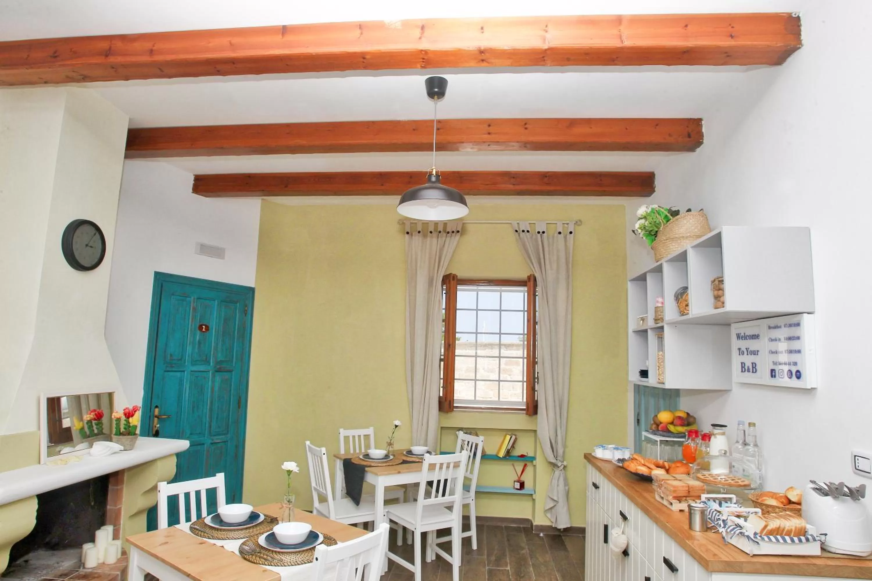 Communal kitchen in B&B villa al mare
