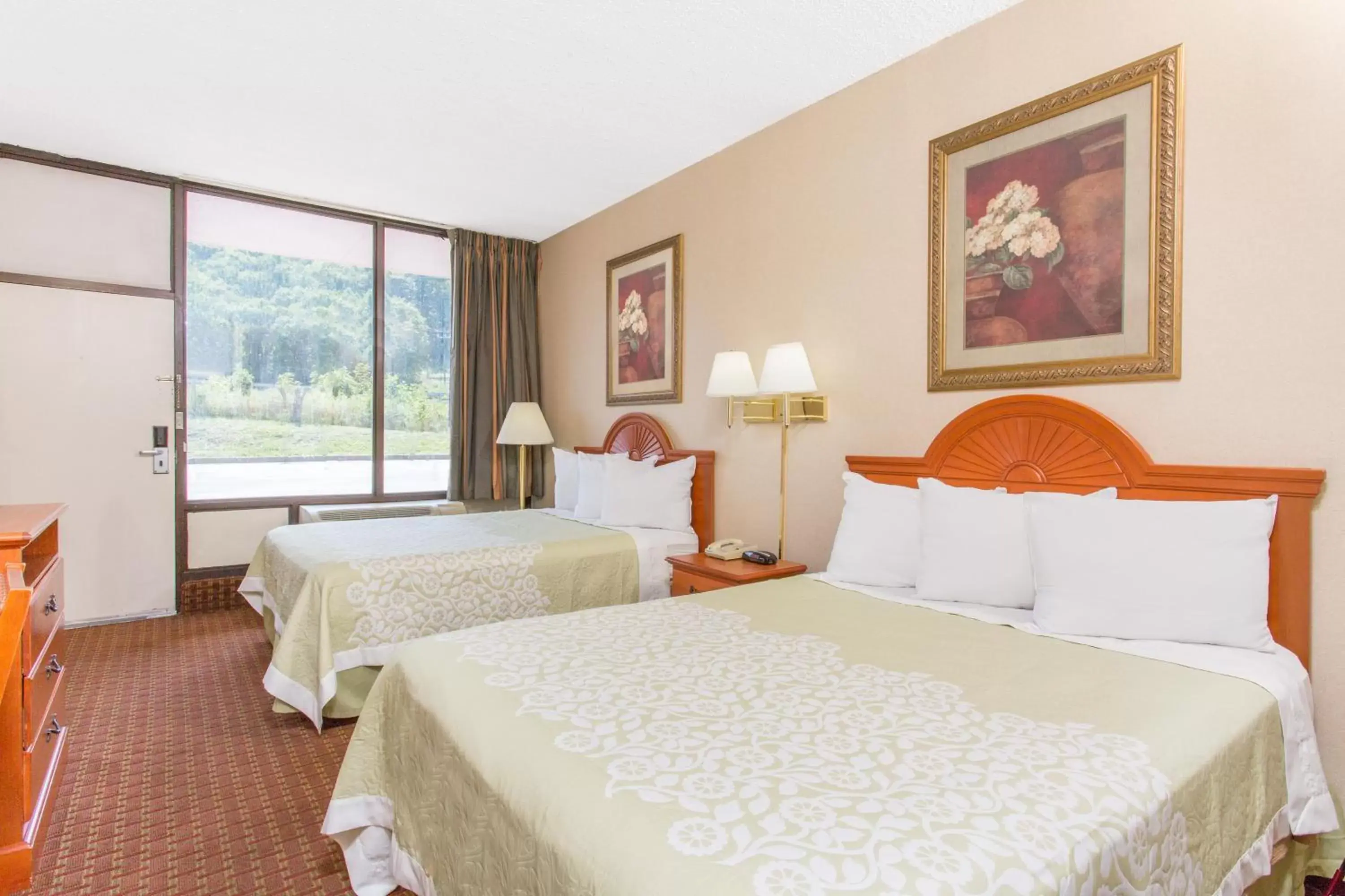 Photo of the whole room, Bed in Days Inn by Wyndham Princeton Photo of the whole room, Bed in Days Inn by Wyndham Princeton