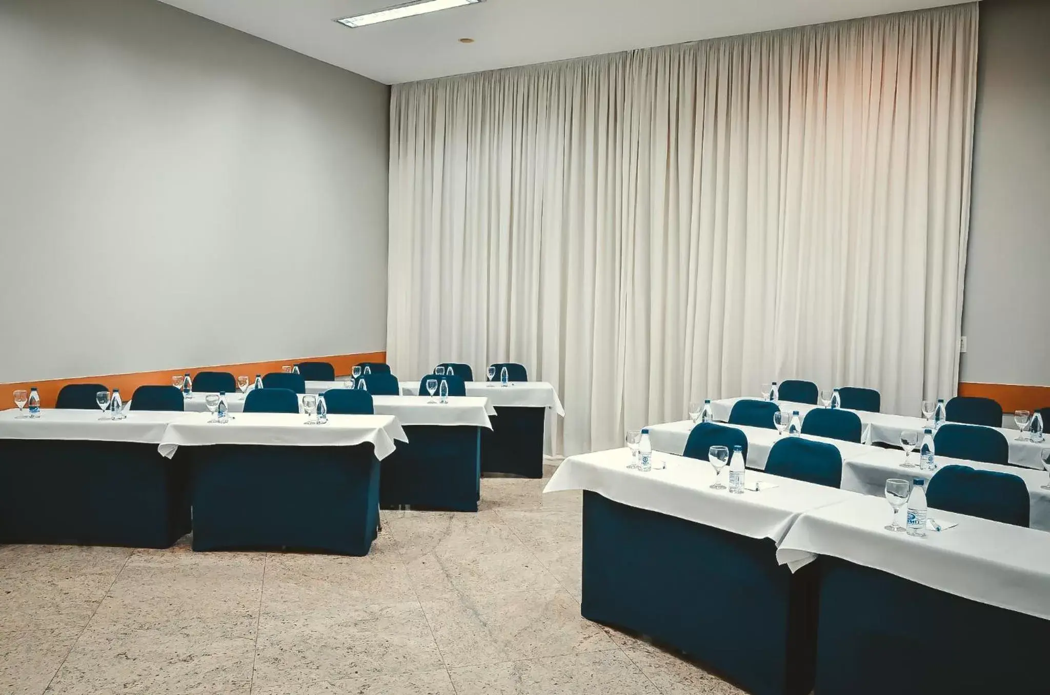 Banquet/Function facilities, Business Area/Conference Room in Plaza Inn American Loft