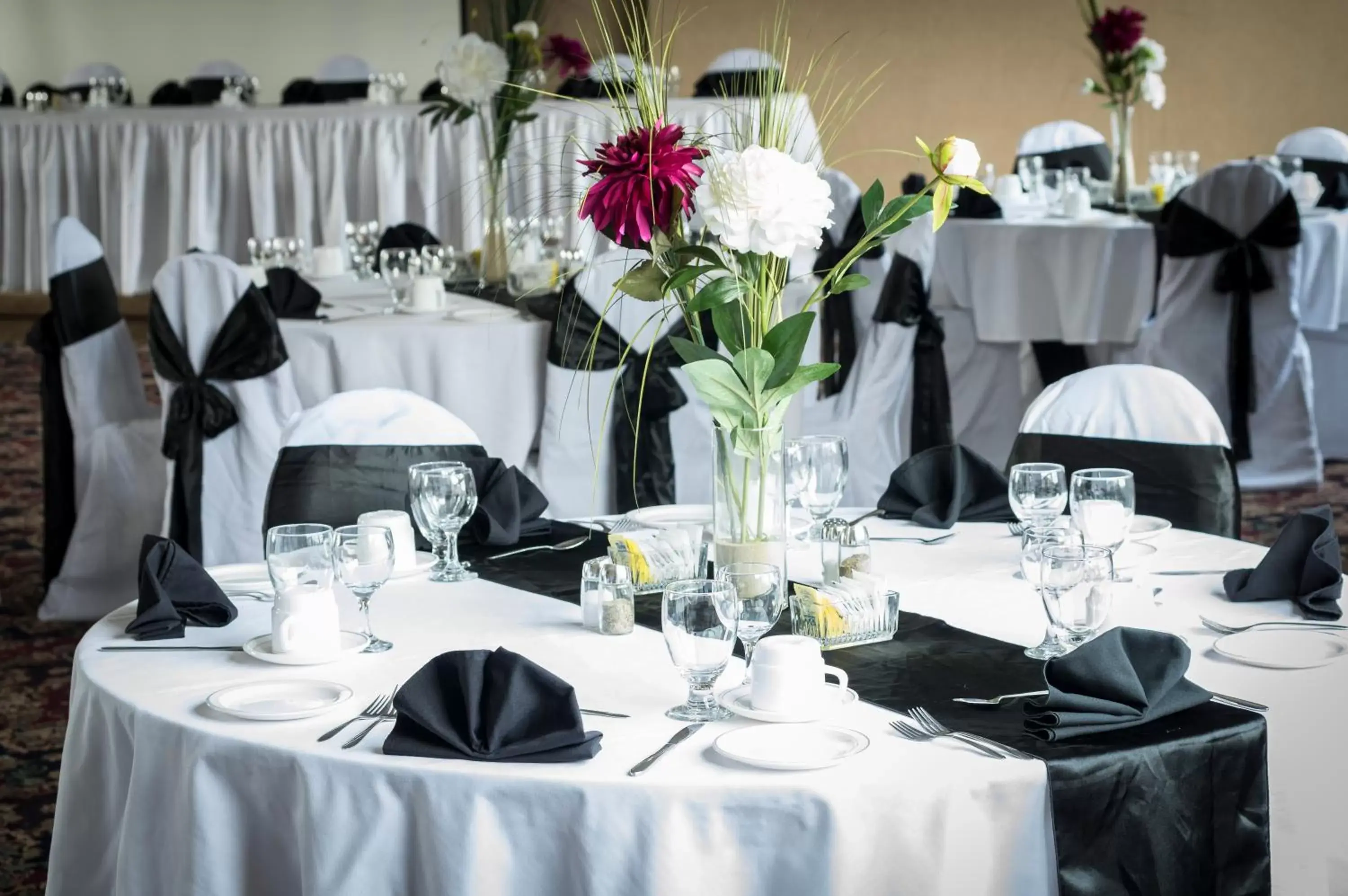 Business facilities, Restaurant/Places to Eat in Mount Peyton Resort & Conference Centre