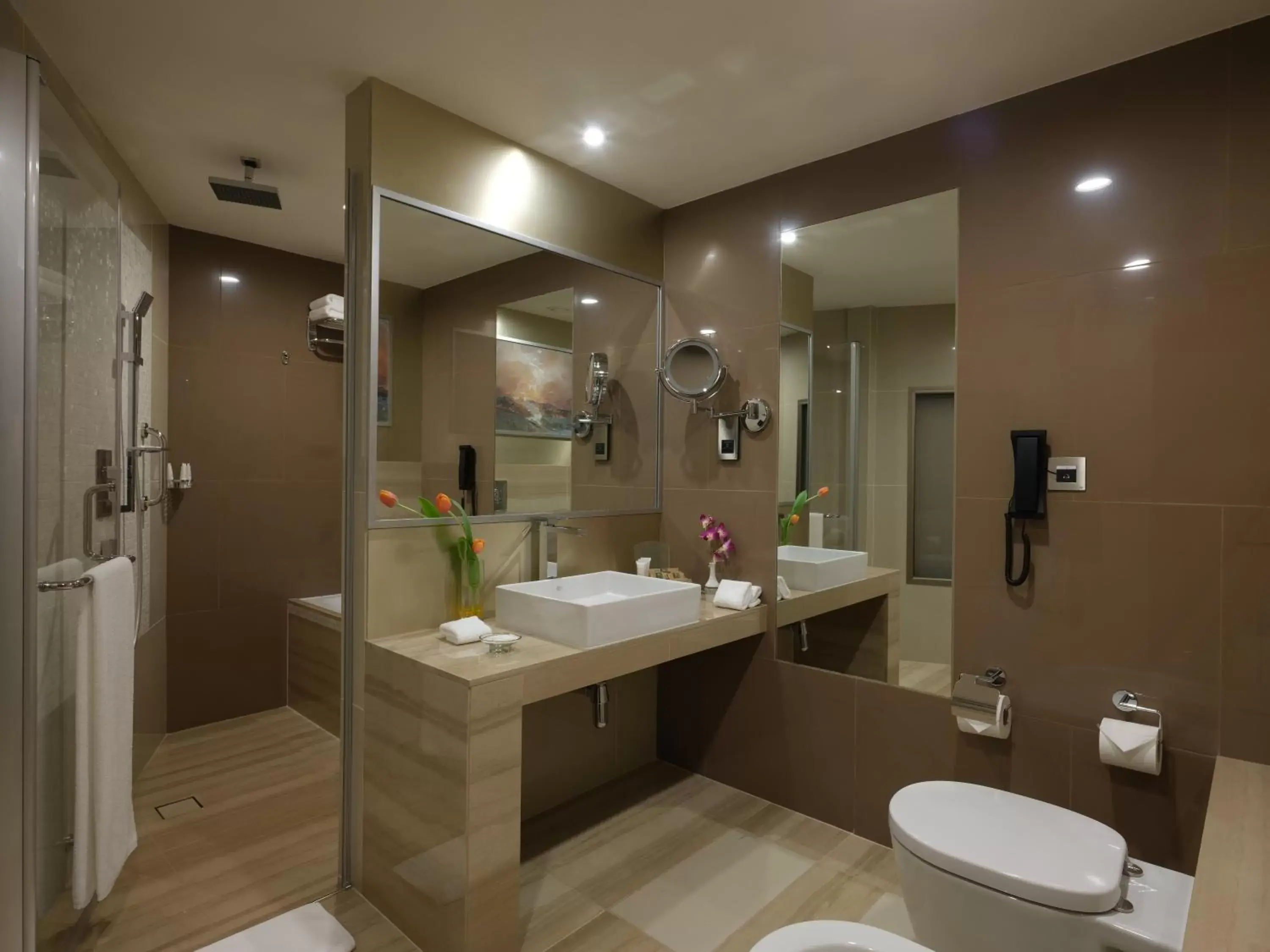 Bathroom in Holiday Inn Kuwait Al Thuraya City, an IHG Hotel