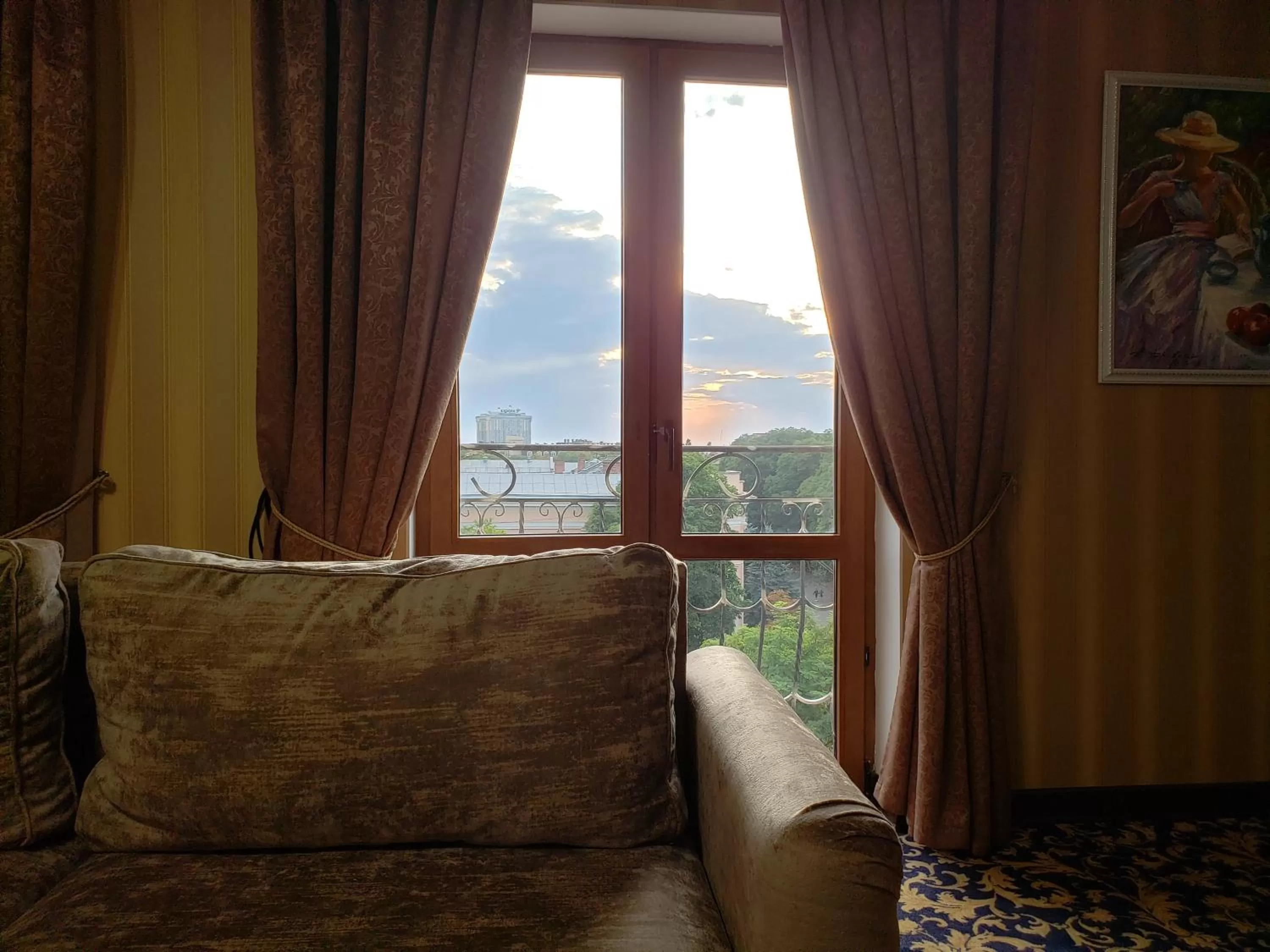 Suite Apartment with 2 French Balcony in Boutique Hotel California