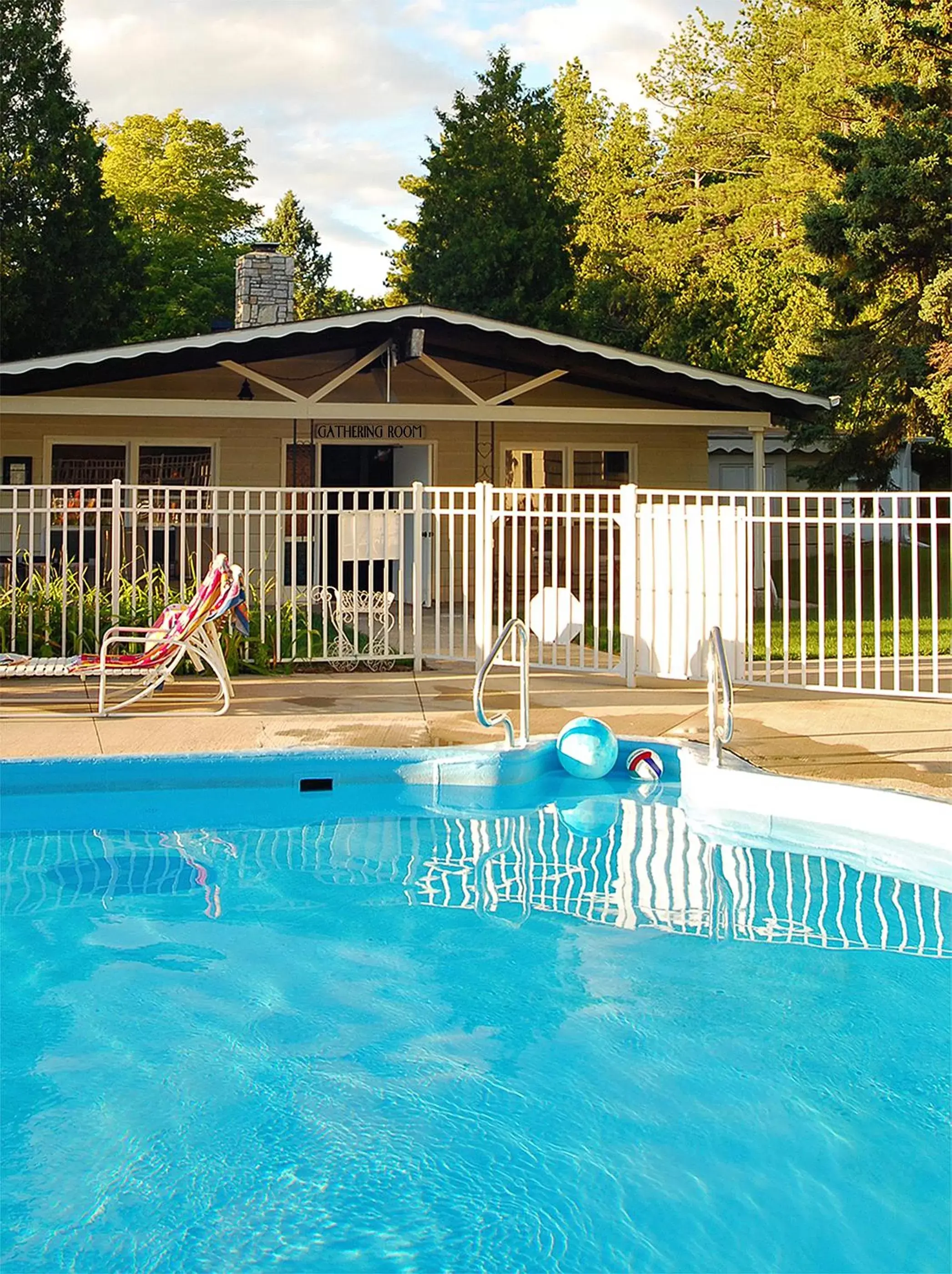 Property building, Swimming Pool in Peninsula Park-View Resort