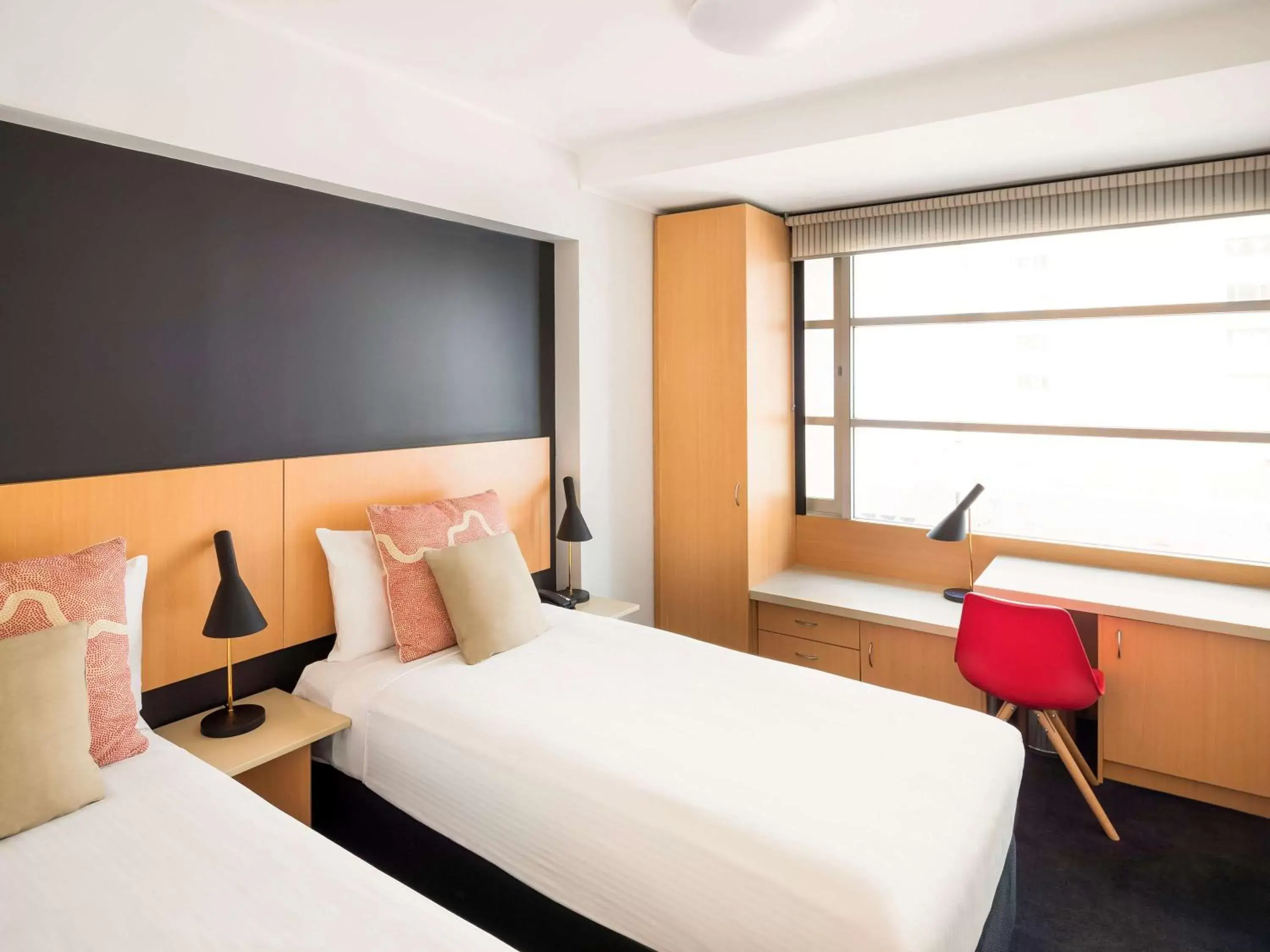 Photo of the whole room, Bed in ibis Sydney World Square