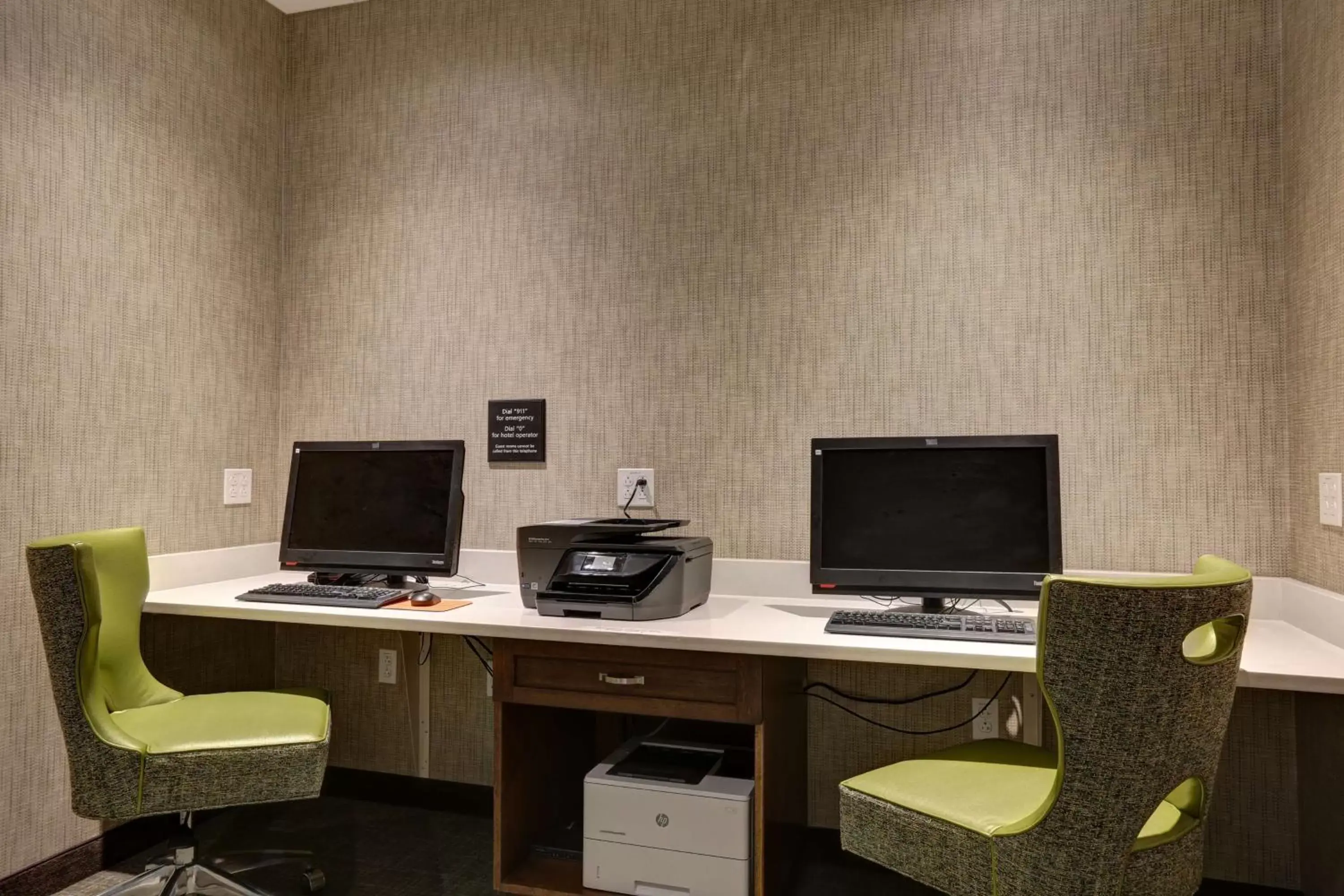 Business facilities in Hampton Inn & Suites by Hilton Tampa Busch Gardens Area