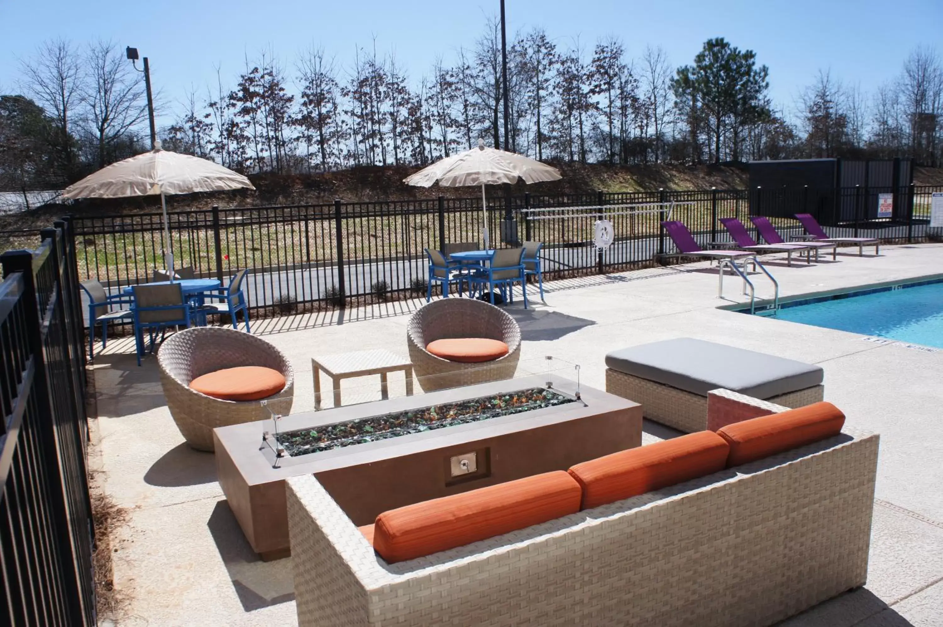 Patio, Swimming Pool in La Quinta Inn & Suites by Wyndham Braselton