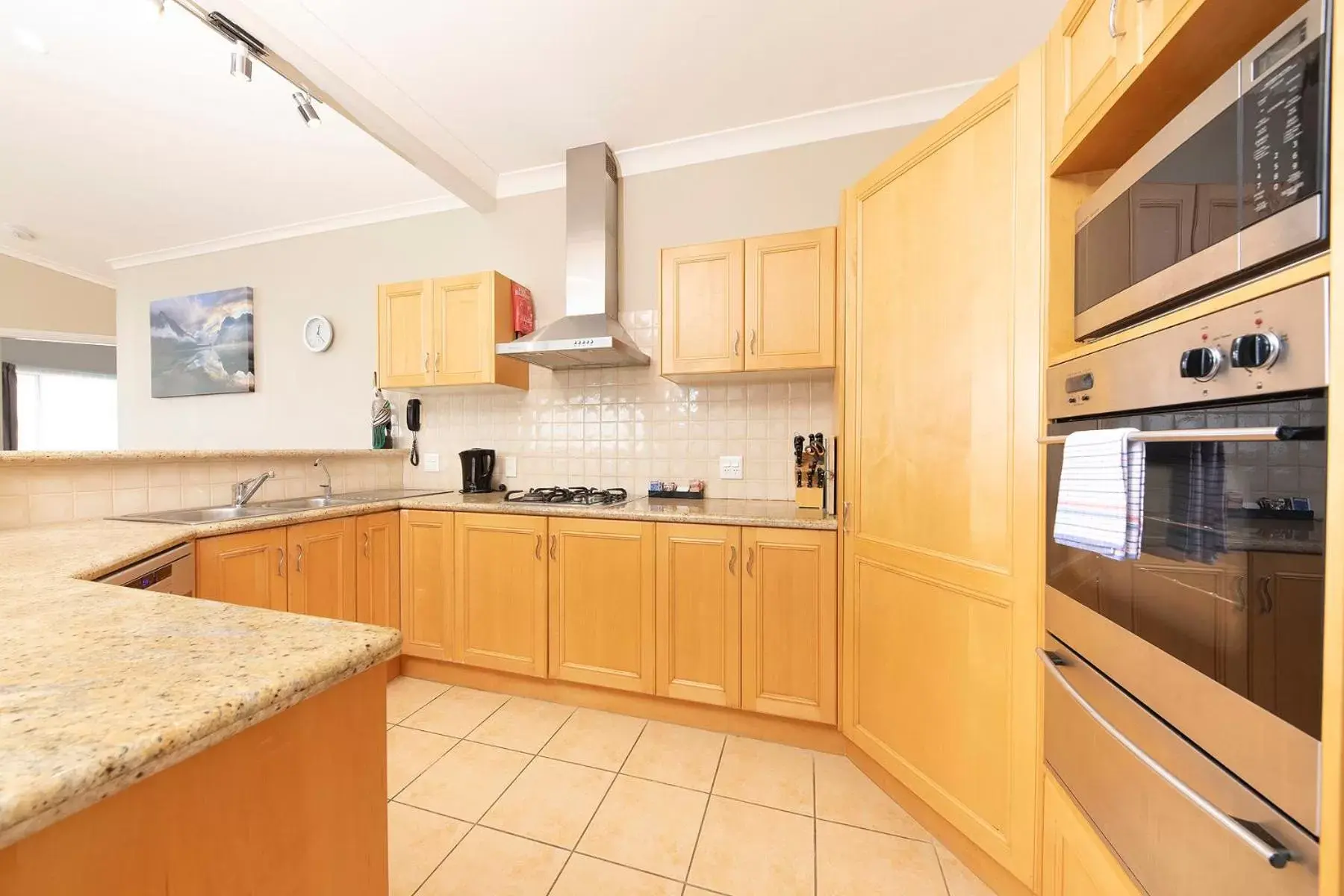 Kitchen/Kitchenette in Meridian Beachside Apartments