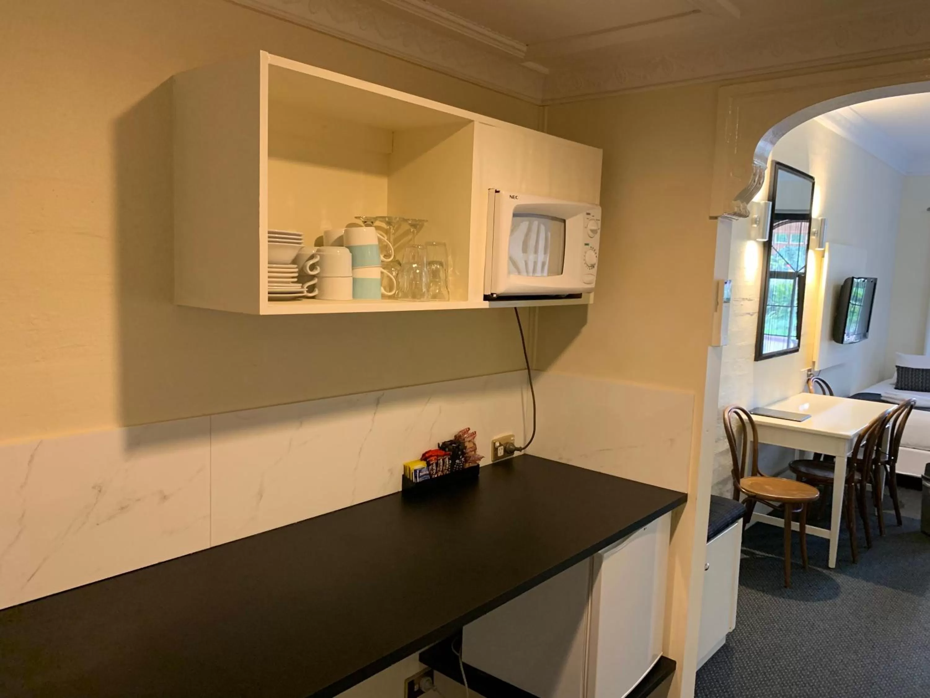 Kitchen or kitchenette in Heritage Motor Inn Goulburn