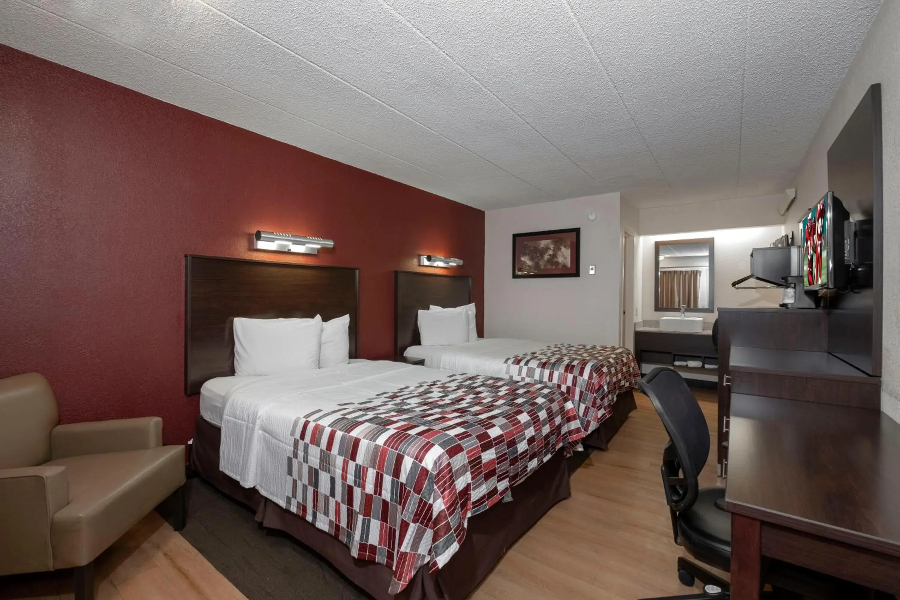 Photo of the whole room in Red Roof Inn Washington DC-Lanham