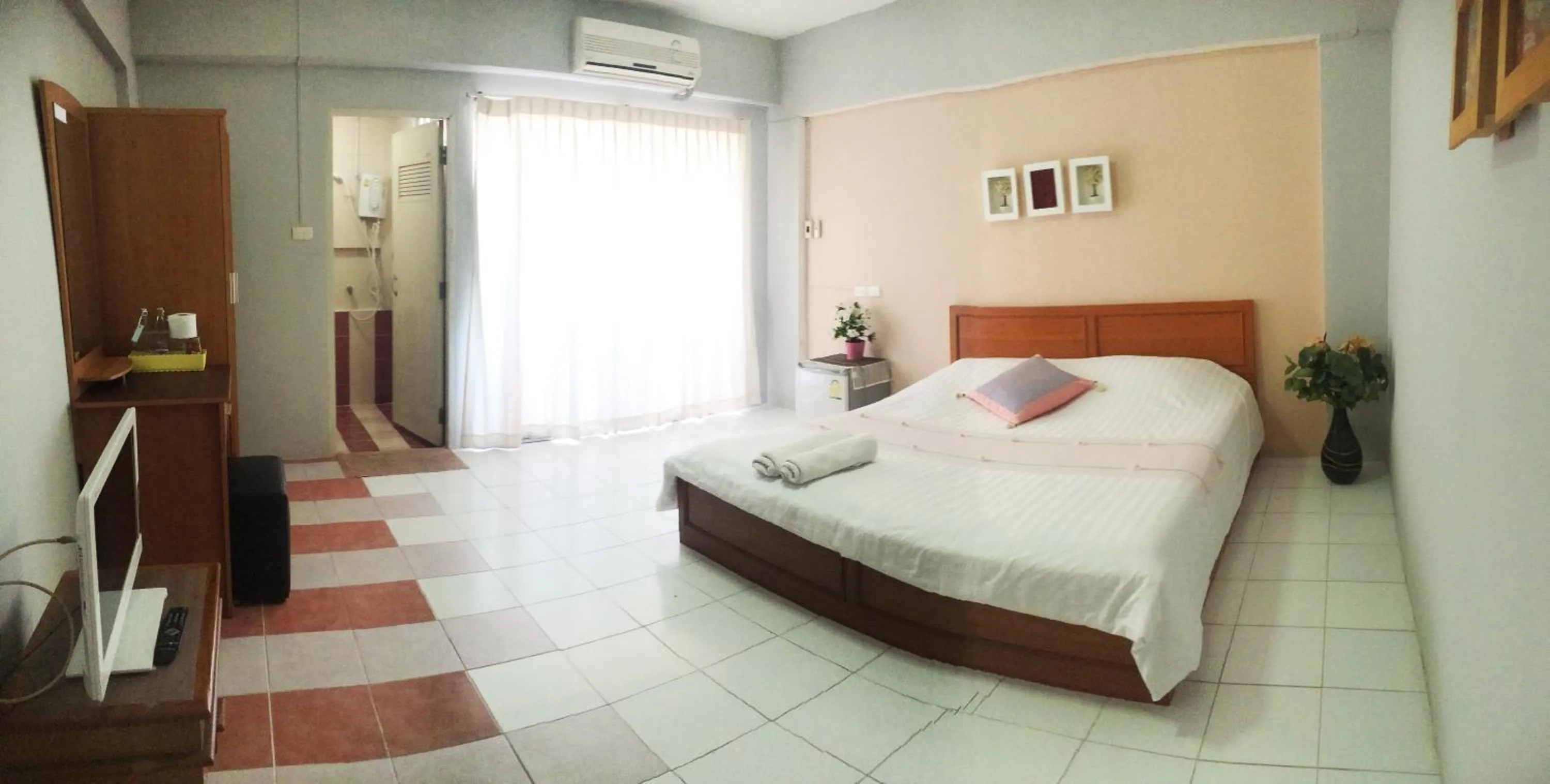 Bed in Thanapa Mansion (Donmuang Airport)