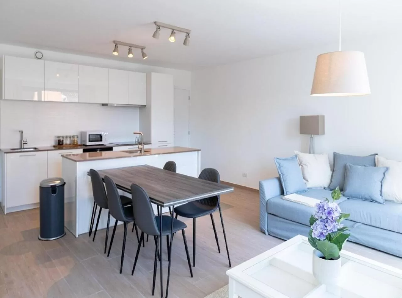 Kitchen or kitchenette in OneLuxStay near Diamond District