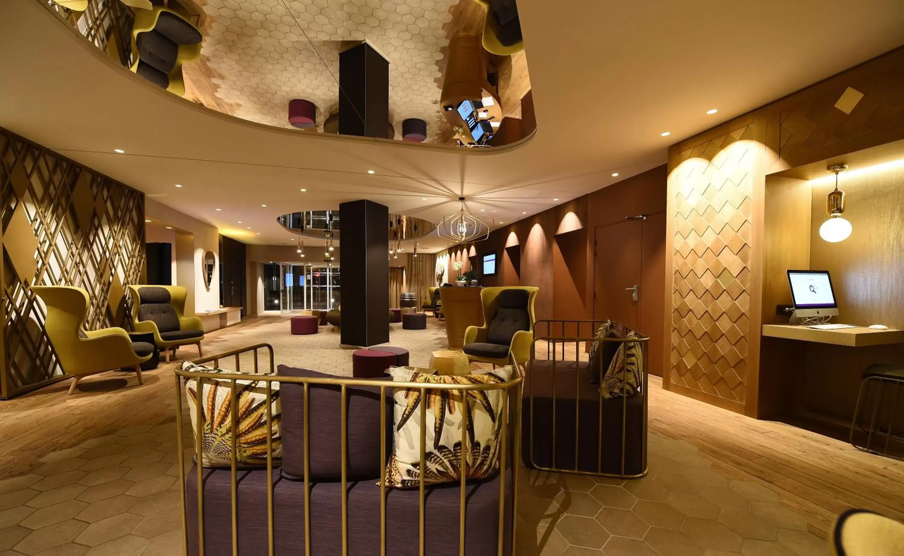 Lobby or reception in Mercure Dijon Centre Clemenceau