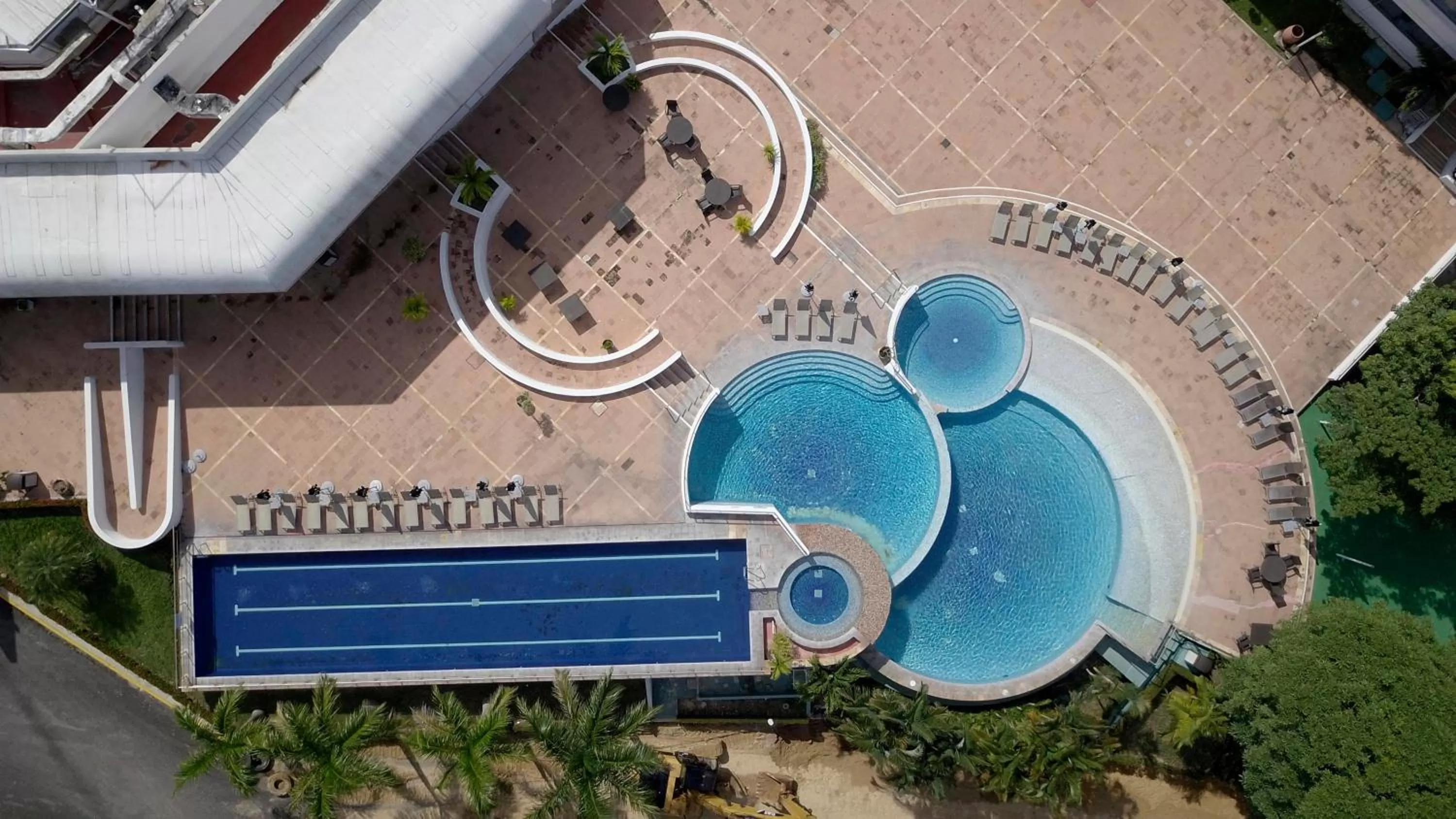 Swimming pool in Holiday Inn - Villahermosa Aeropuerto by IHG