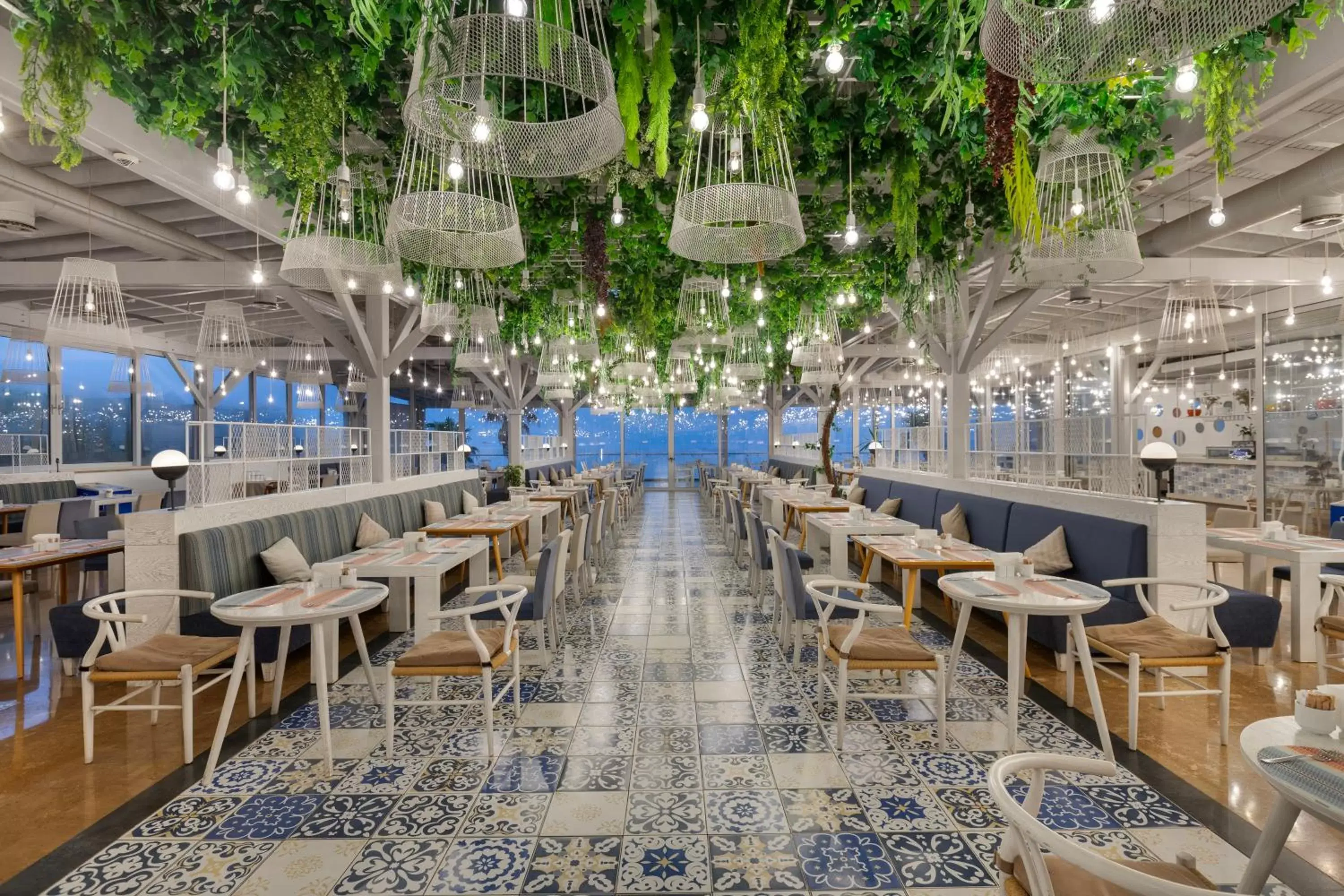 Restaurant/Places to Eat in Ramada Plaza Antalya