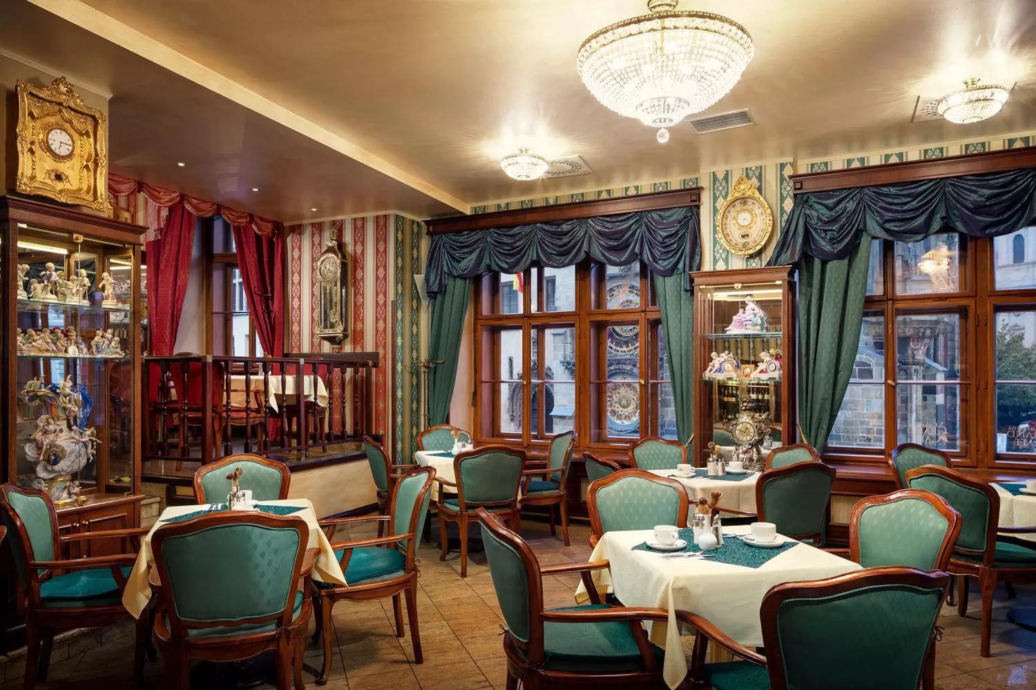 Restaurant/places to eat in Grand Hotel Praha