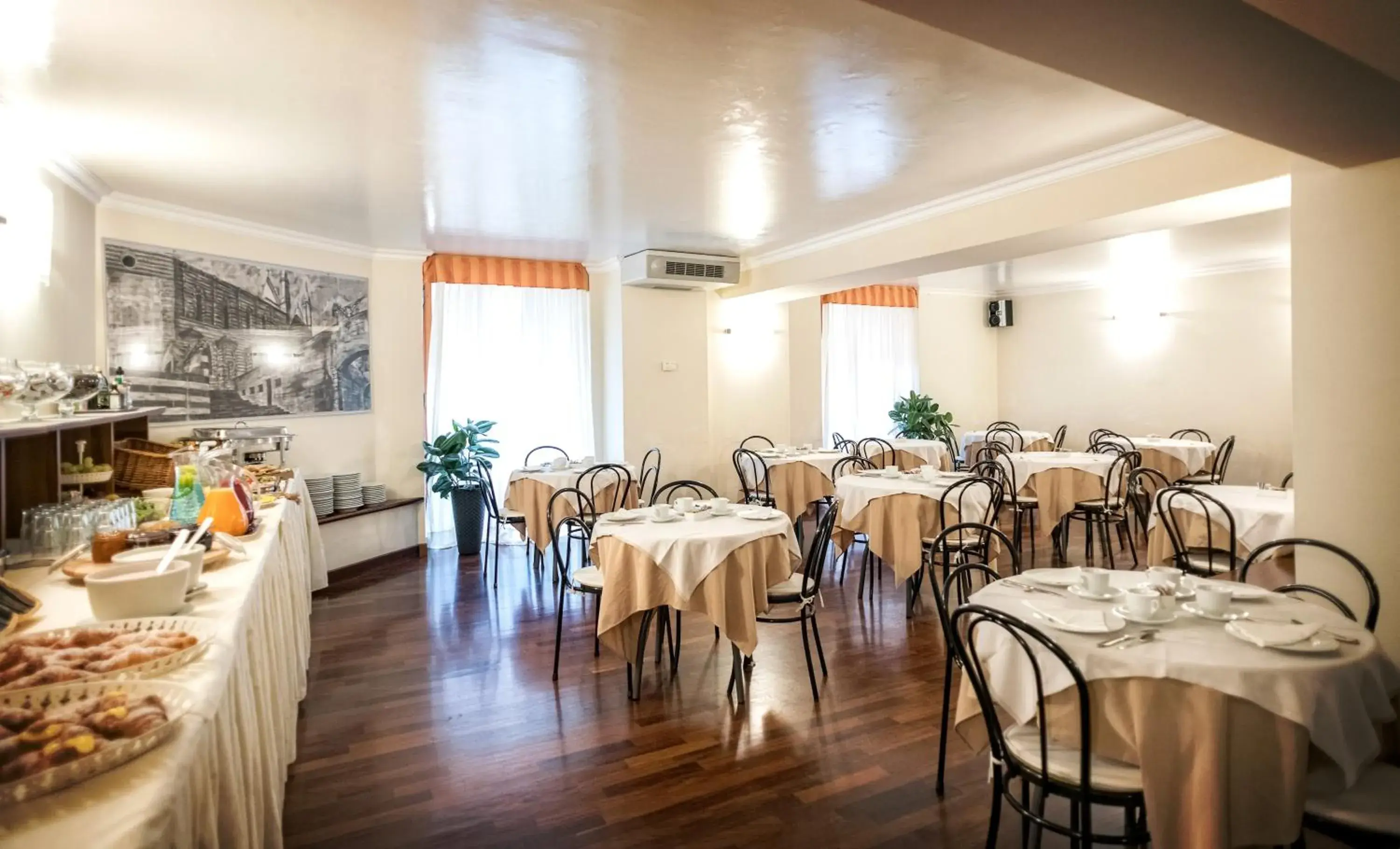 Restaurant/places to eat in Grand Hotel Italia Restaurant/places to eat in Grand Hotel Italia