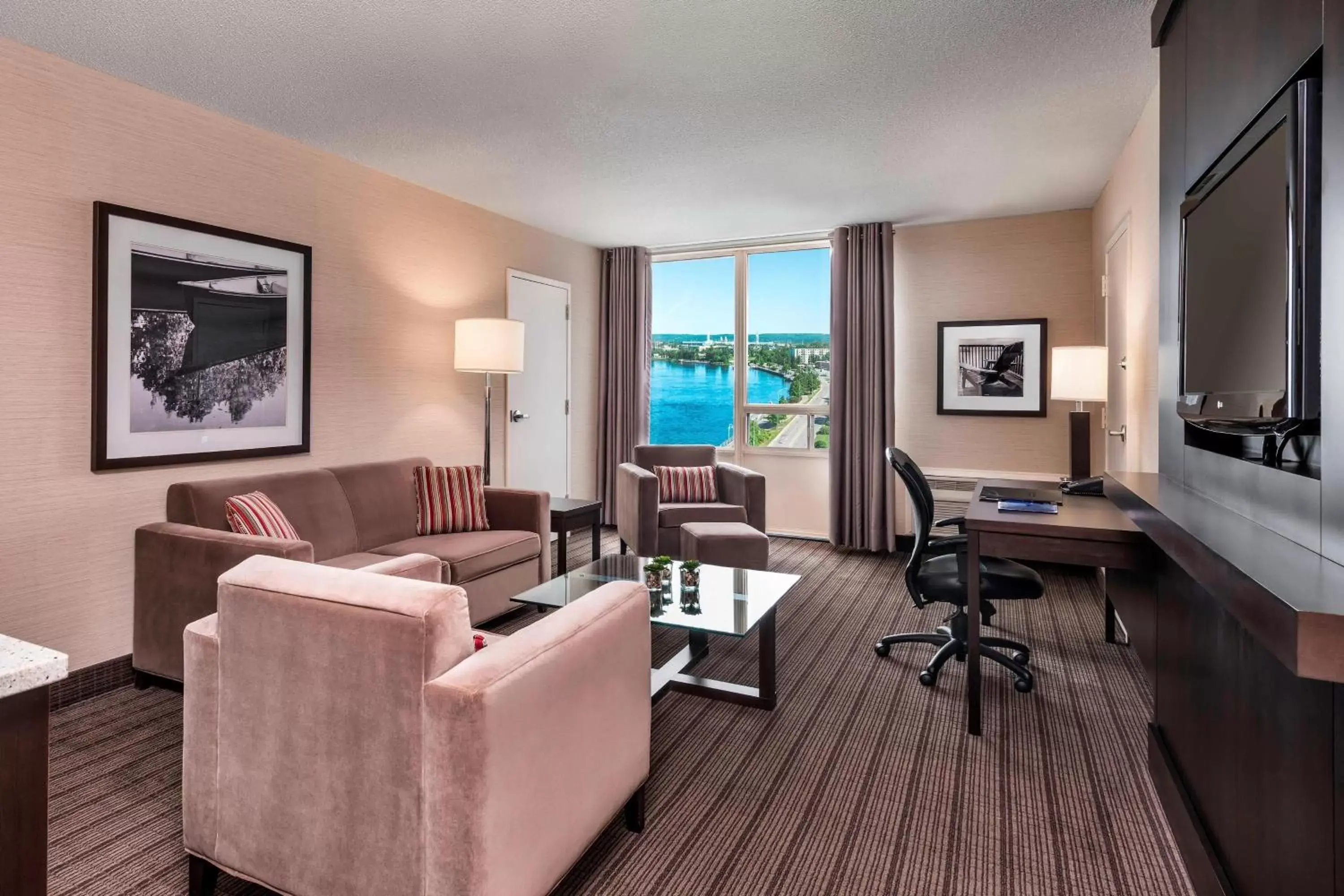 Bedroom, Seating Area in Delta Hotels by Marriott Sault Ste. Marie Waterfront