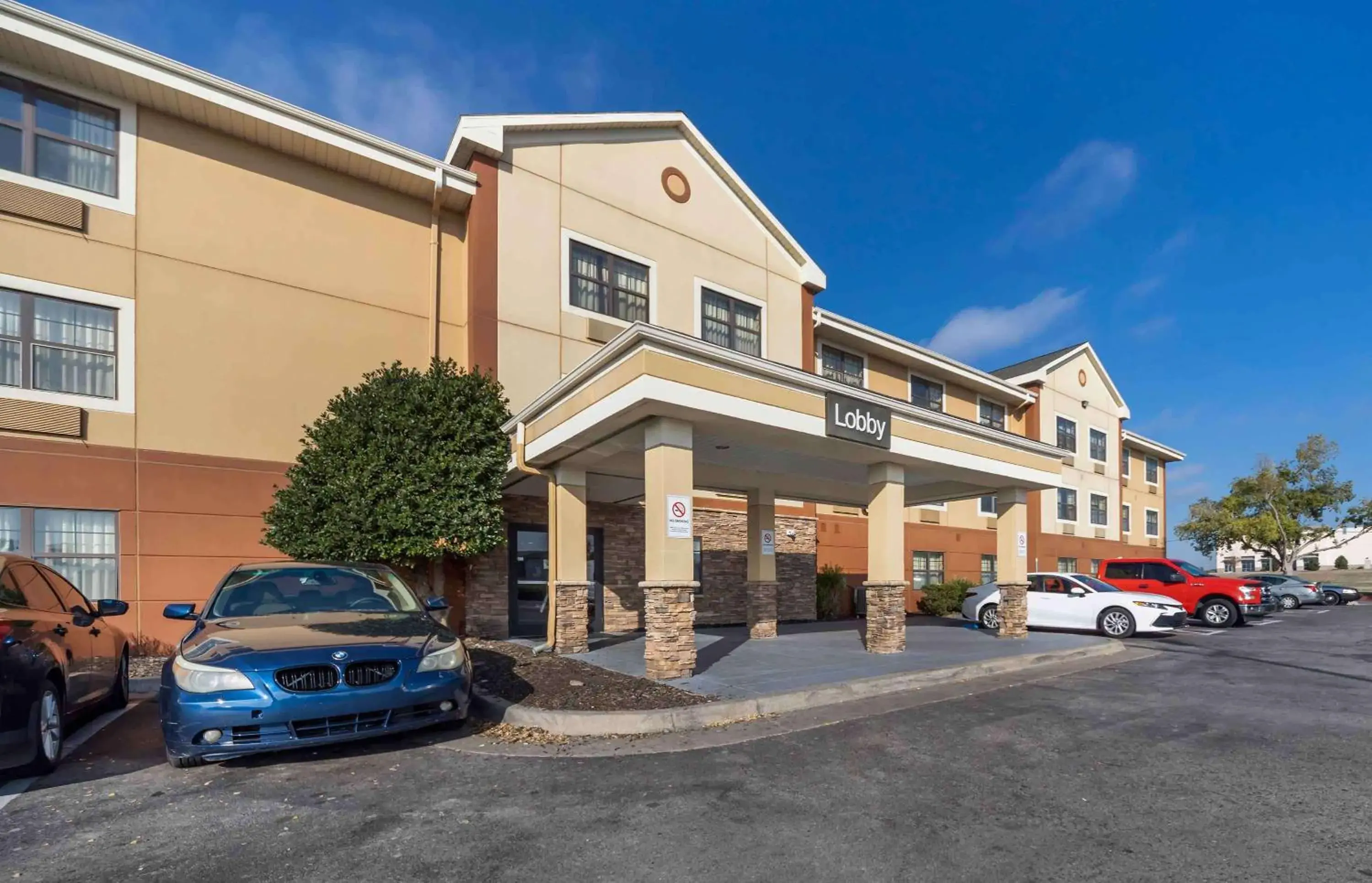Property Building in Extended Stay America Suites - Oklahoma City - Airport