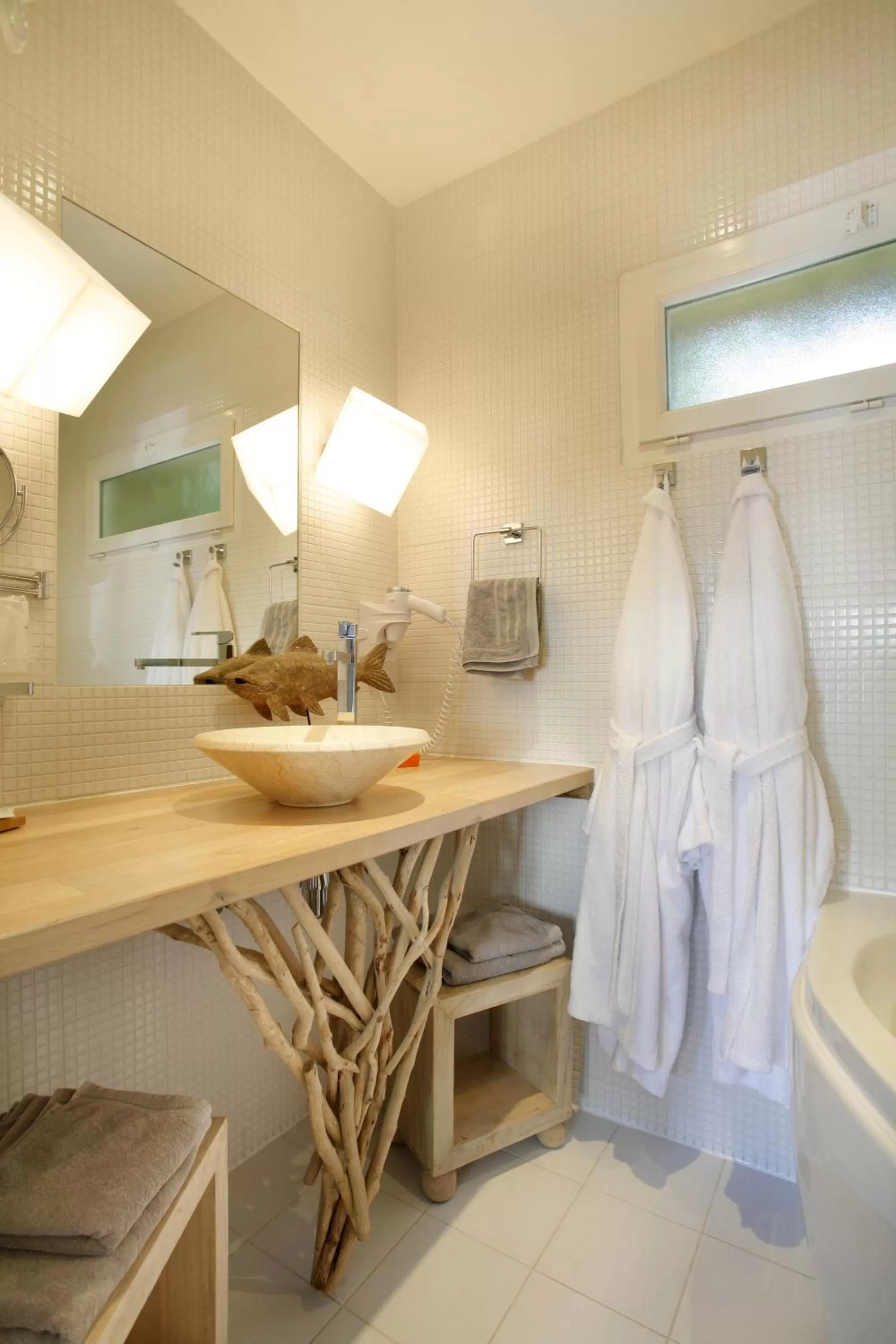 Bathroom in The Originals Hôtel Le Cise Restaurant Chambres et Suites