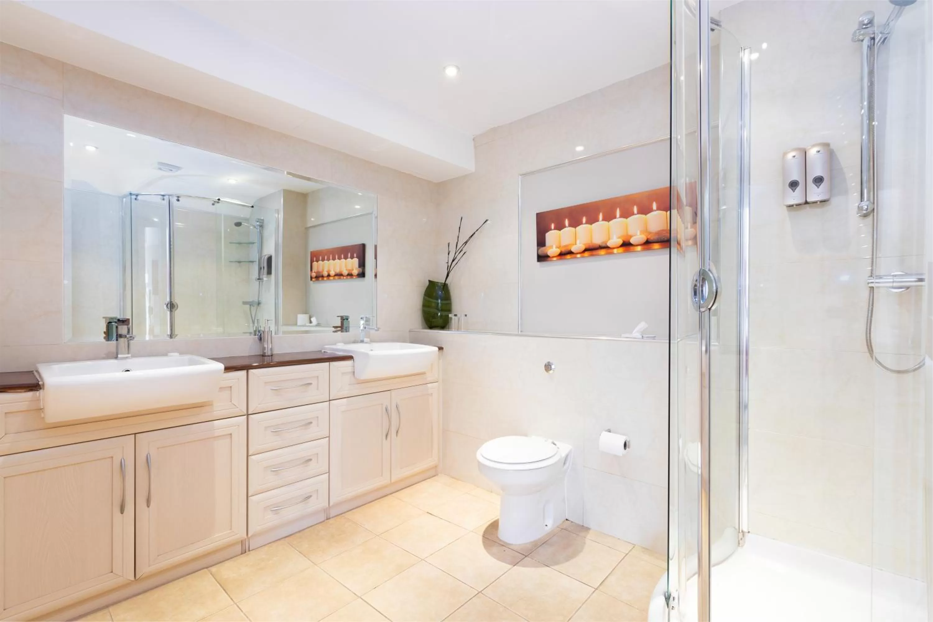 Bathroom in The Limes Country Lodge Hotel & Admiral Restaurant