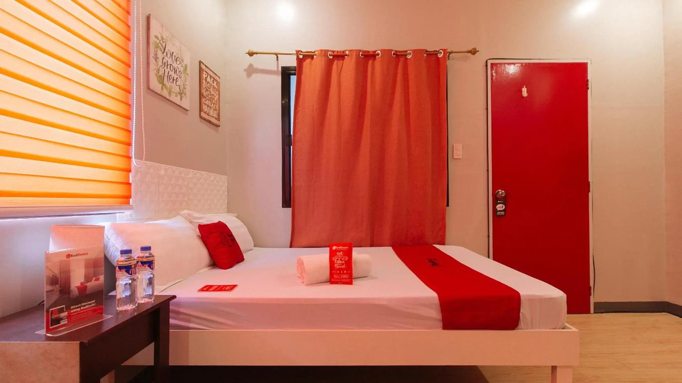 Bed in RedDoorz near Christ the King Medical Center