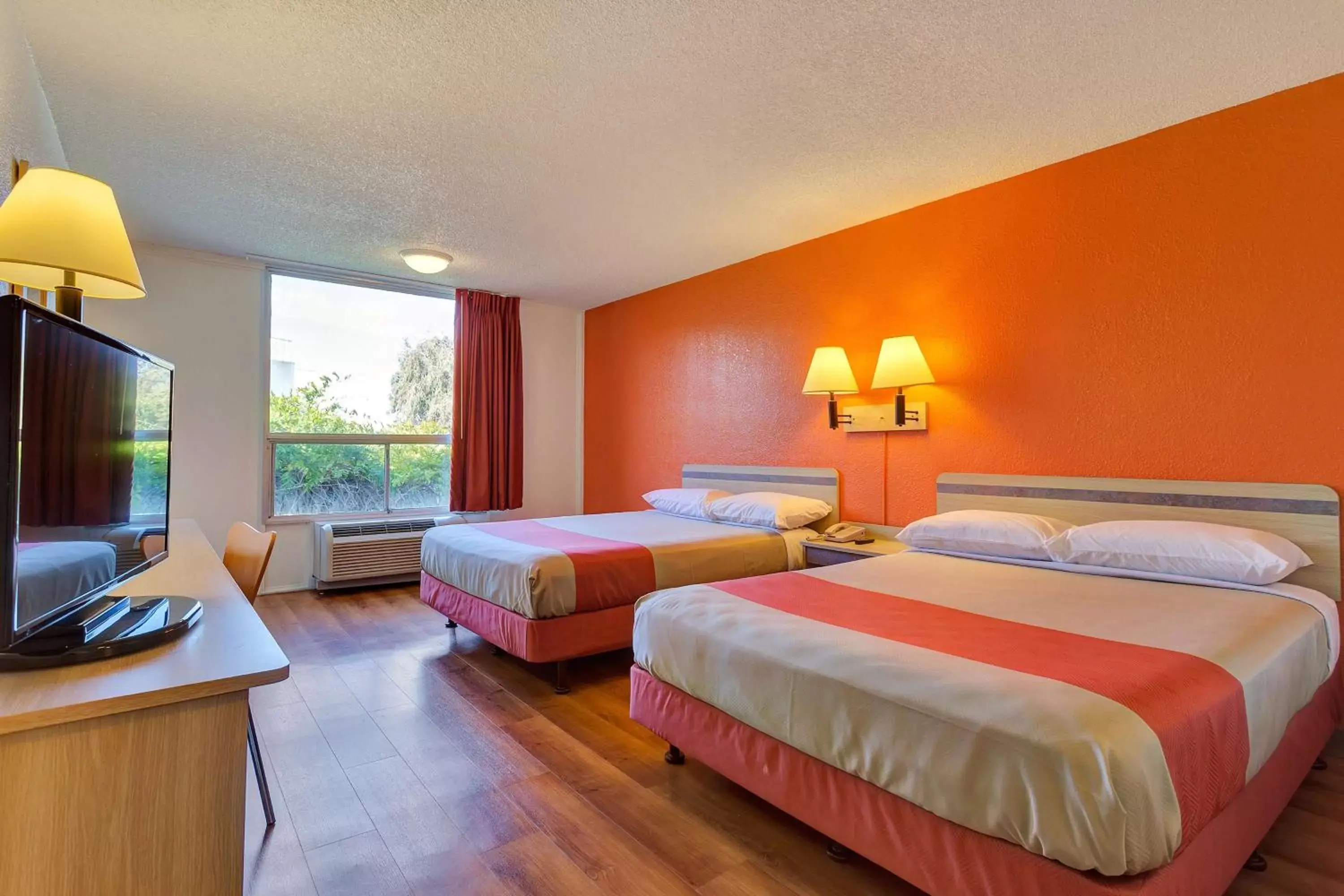 TV and multimedia, Bed in Motel 6-Belmont, CA - San Francisco - Redwood City