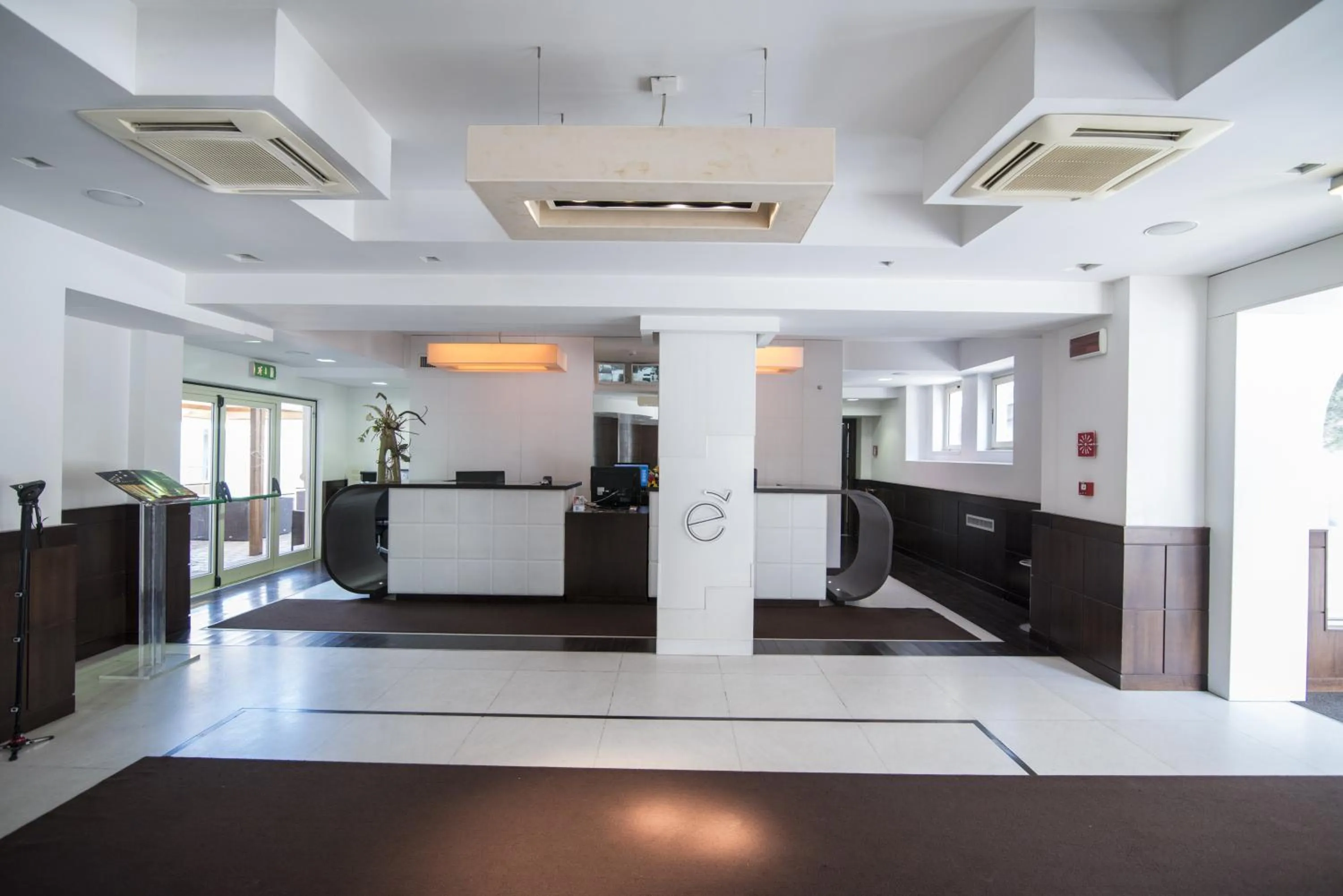 Lobby or reception in E' Hotel