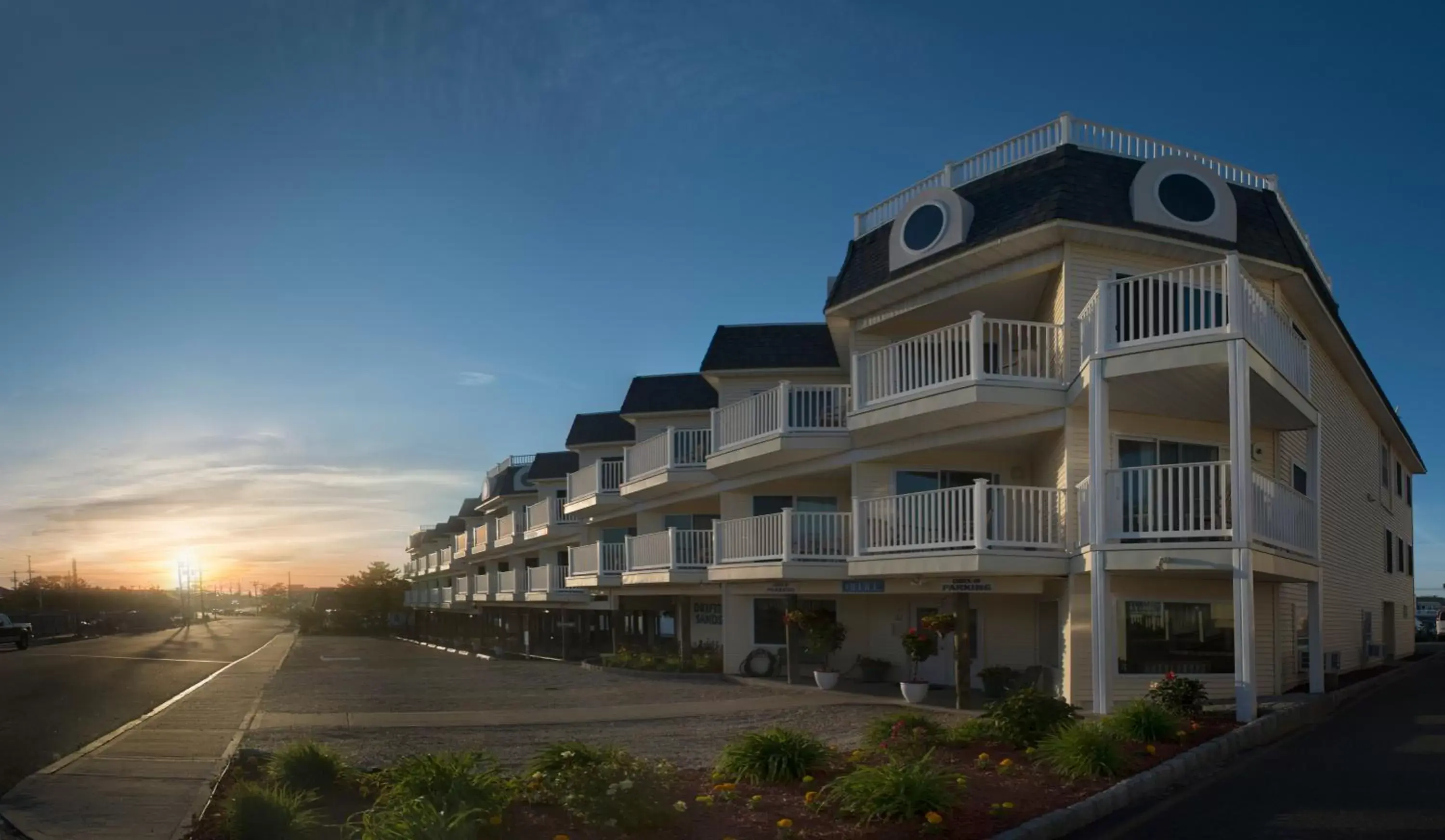 Property Building in Drifting Sands Oceanfront Hotel