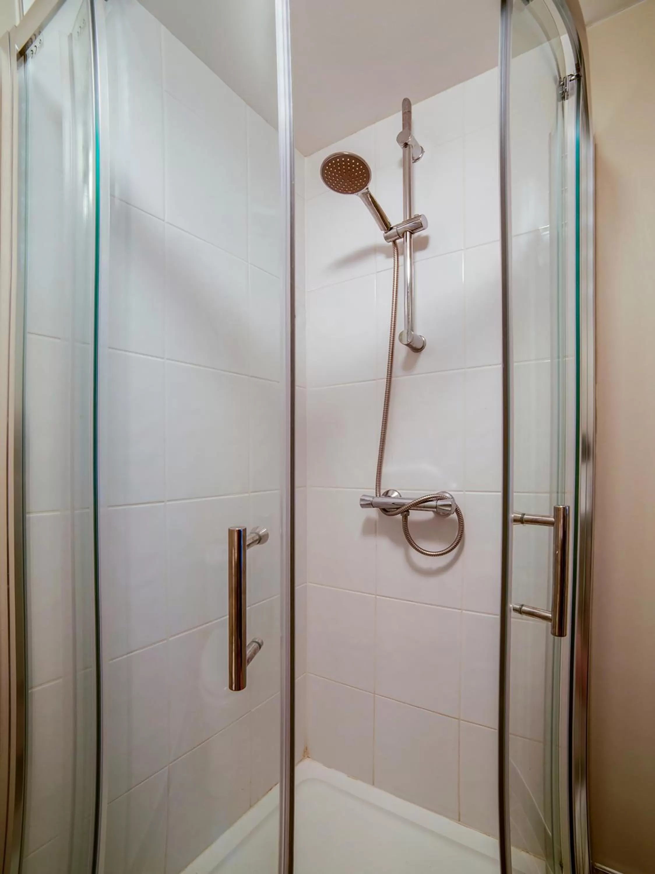 Bathroom in Tequila and Dunlin Rooms Southport Central