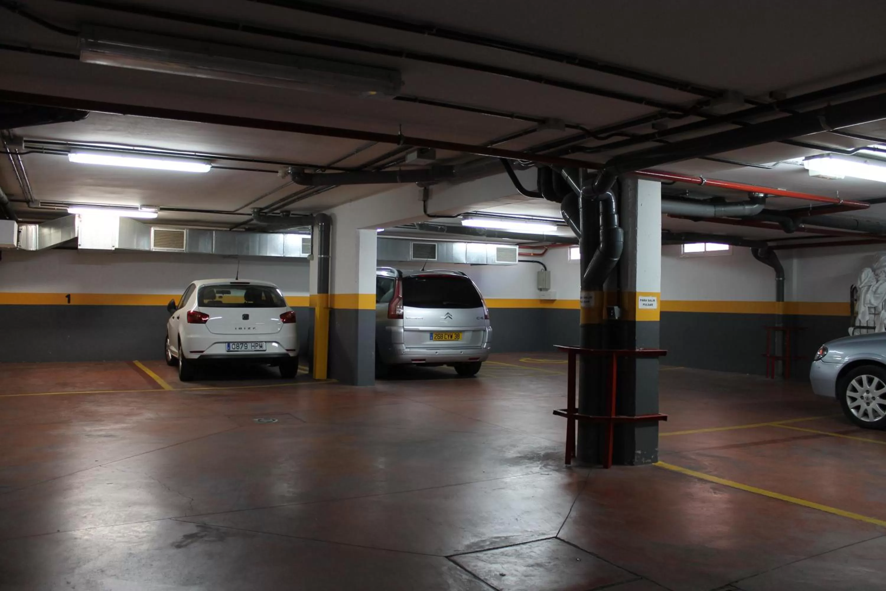 Parking in Hotel Barajas Plaza