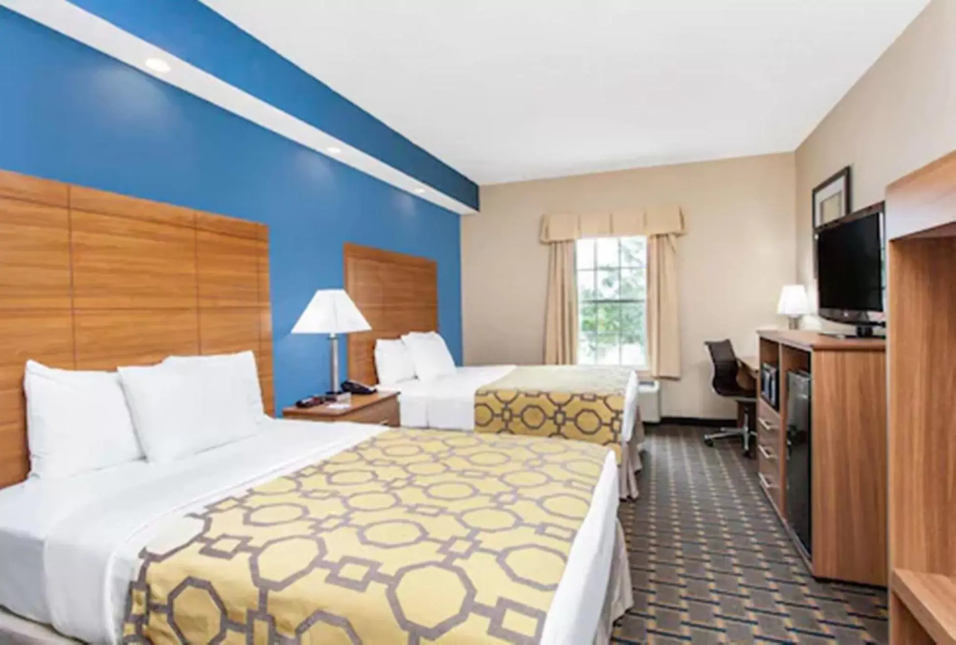 Bedroom, Bed in Baymont by Wyndham Jacksonville/Butler Blvd