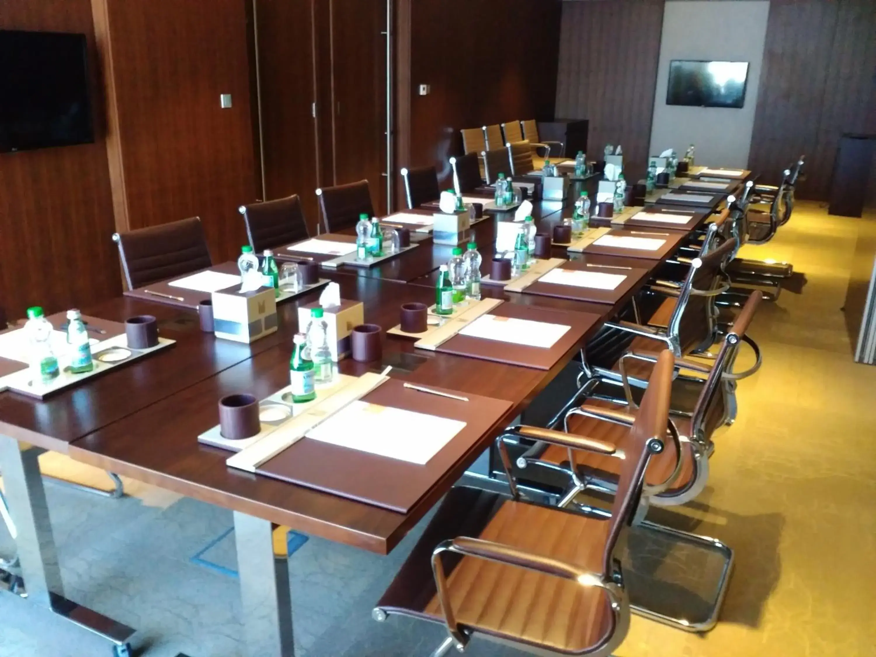 Lounge or bar, Business Area/Conference Room in Grand Millennium Muscat