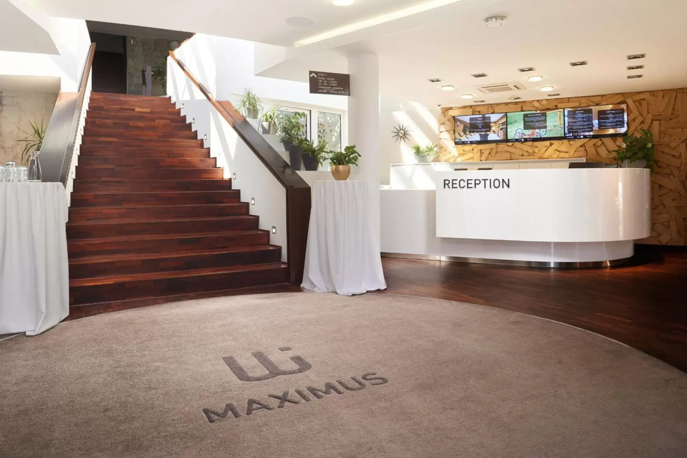 Lobby/Reception in Maximus Resort