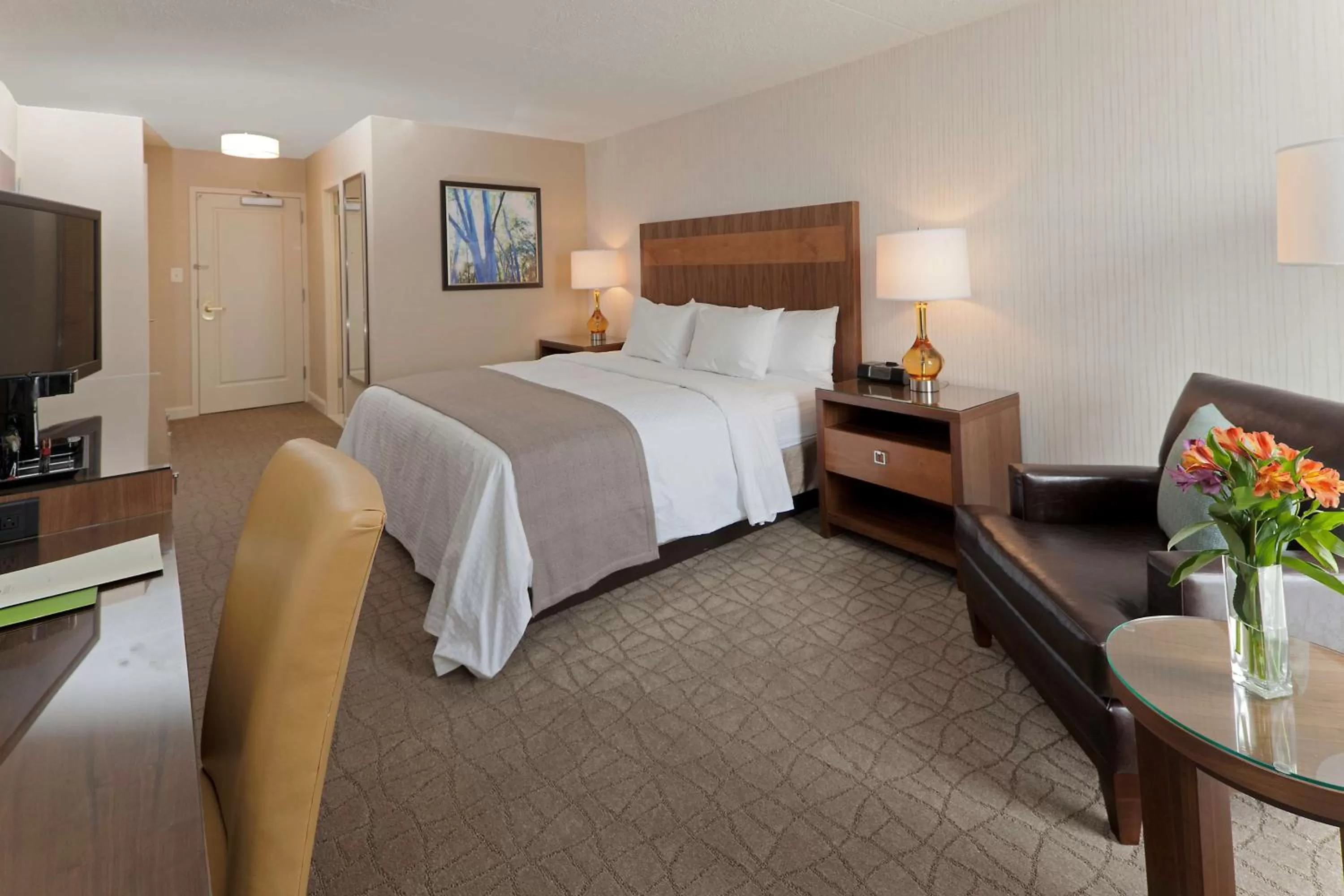 Bedroom, Bed in DoubleTree by Hilton Pittsburgh-Green Tree