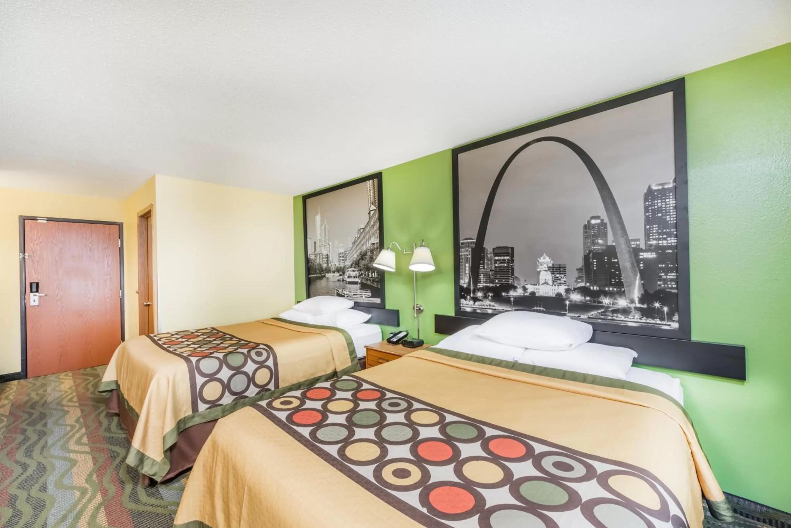 Bedroom, Bed in Super 8 by Wyndham Jacksonville