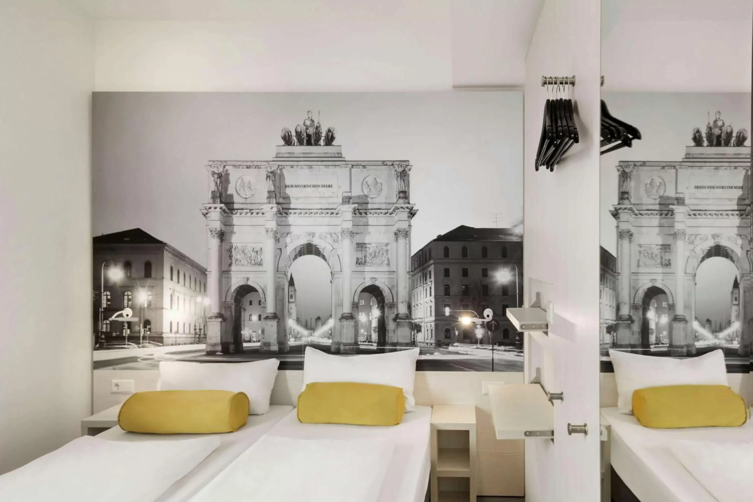 Standard Twin Room in Super 8 by Wyndham Munich City West Standard Twin Room in Super 8 by Wyndham Munich City West
