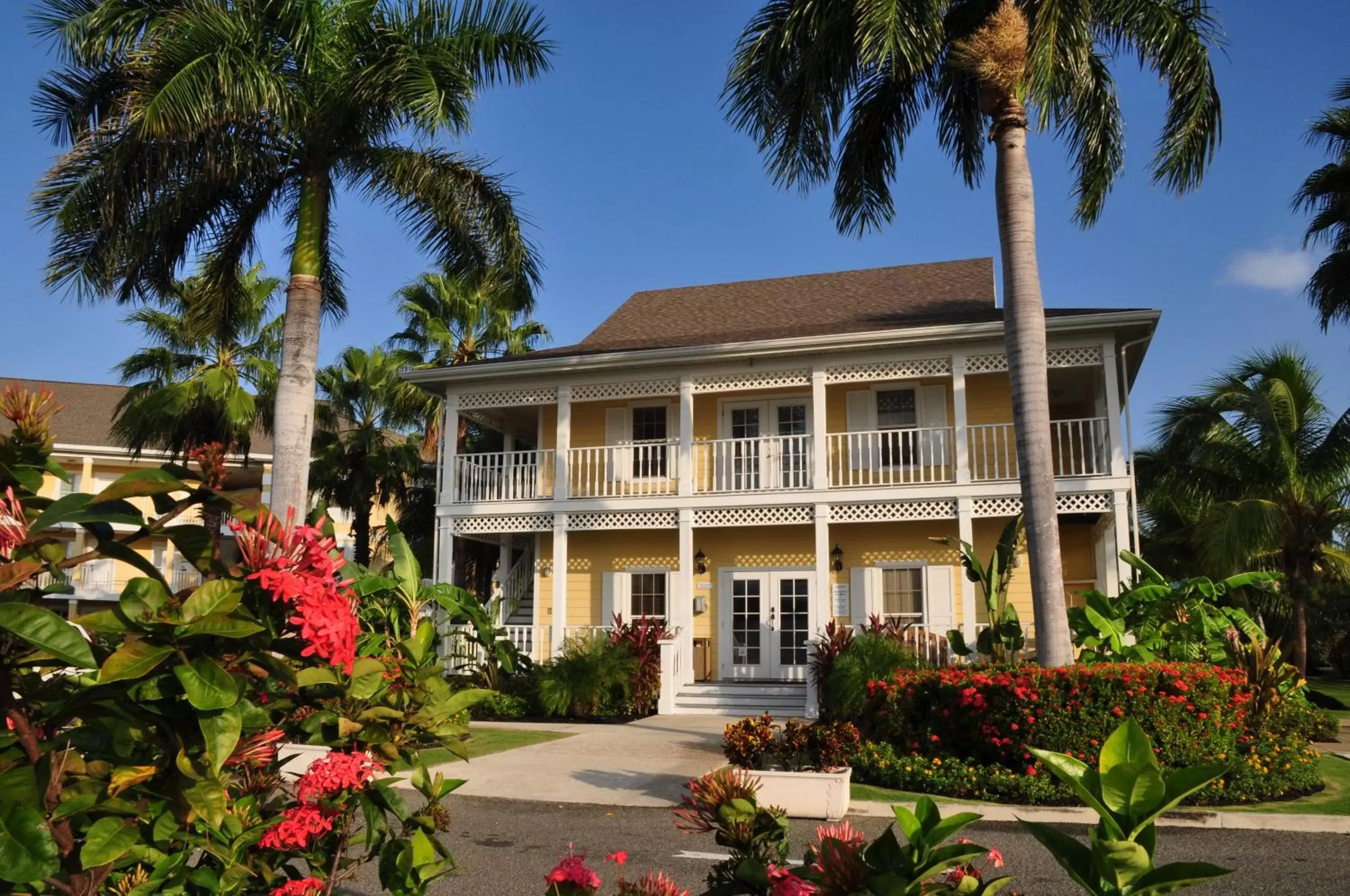 Property Building in Sunshine Suites Resort