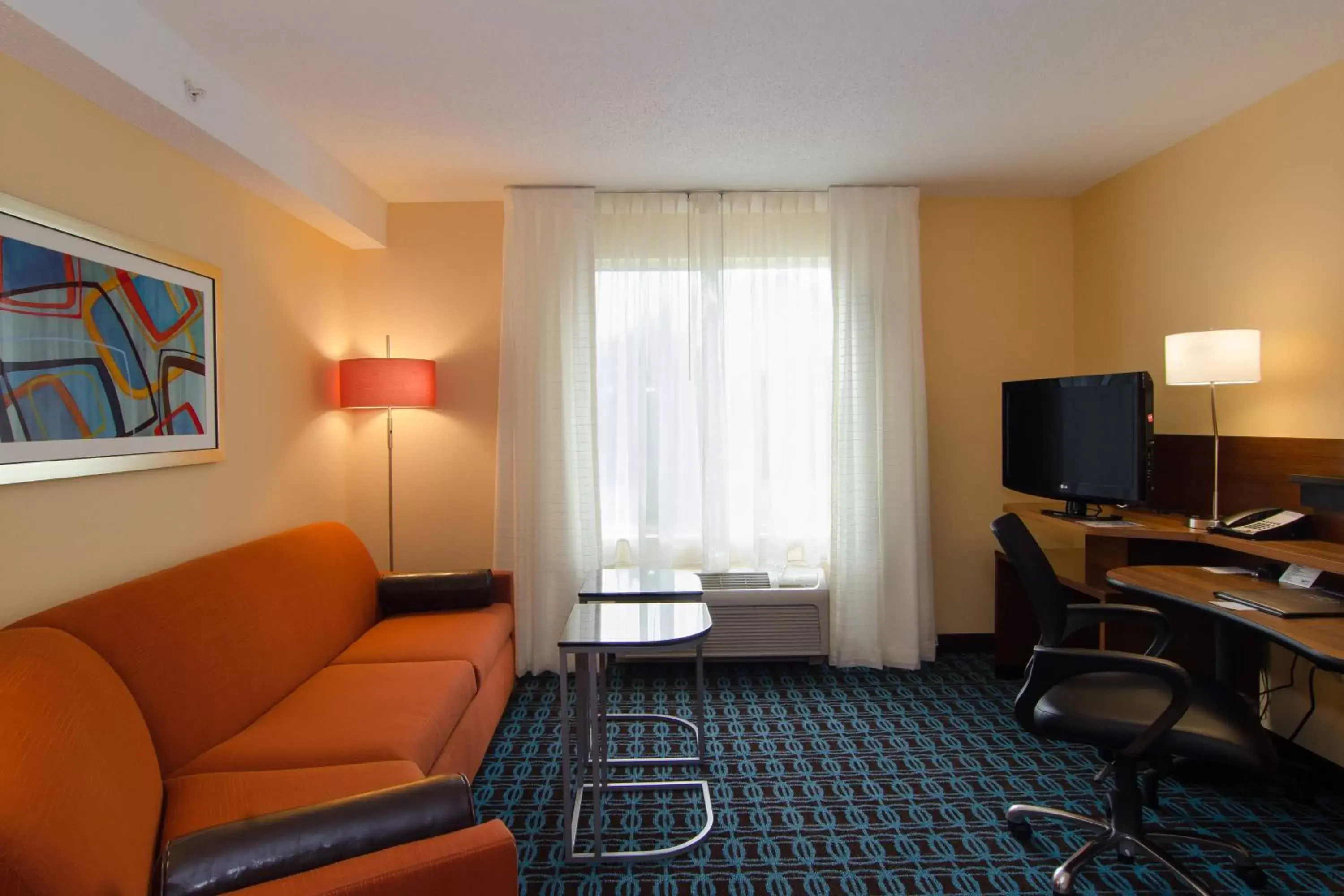 Photo of the whole room, Seating Area in Fairfield Inn Hartsville