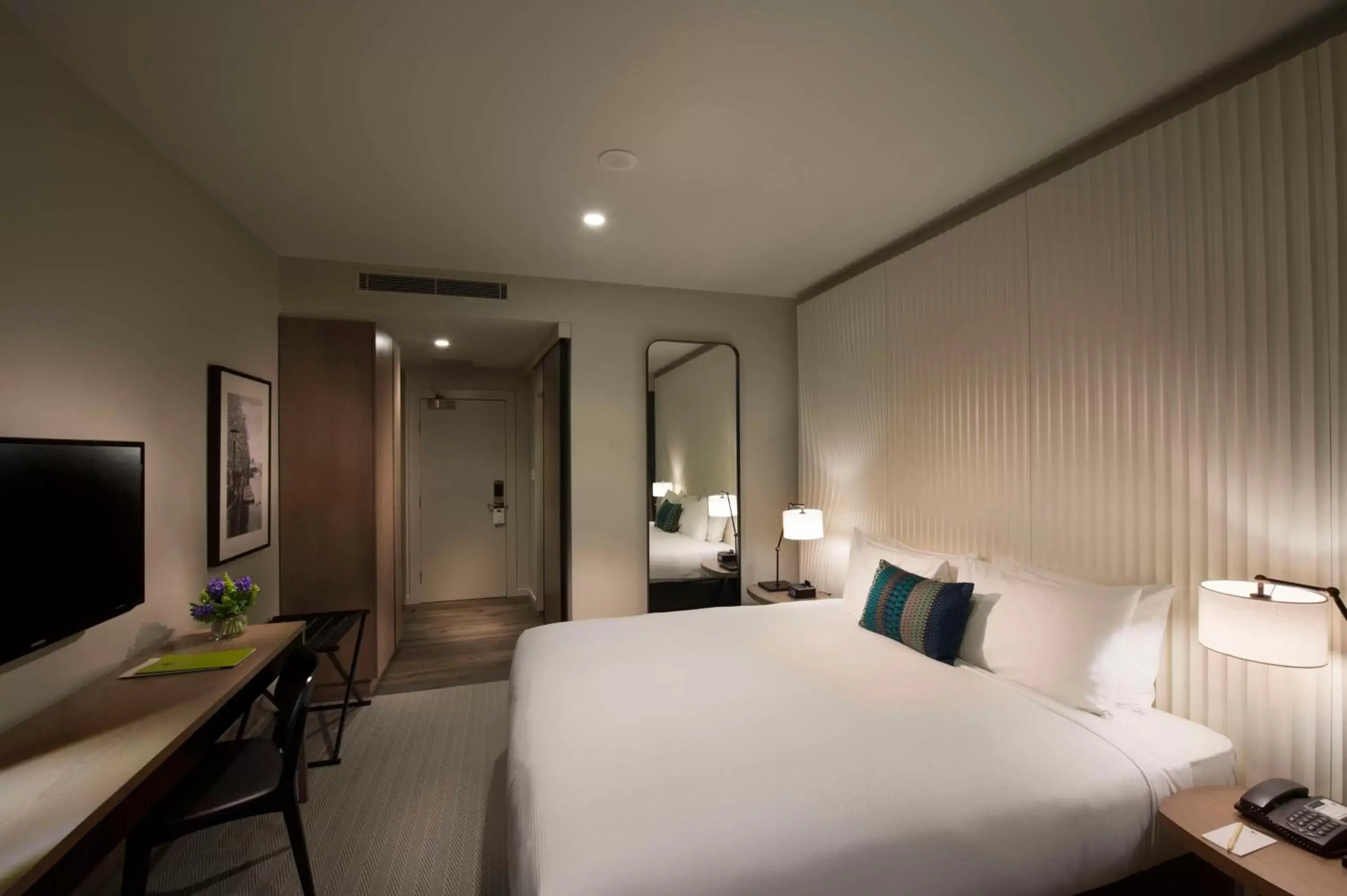Bed in DoubleTree by Hilton Melbourne