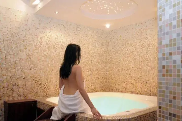 Hot Tub, Spa/Wellness in Hotel Ariston Imperial