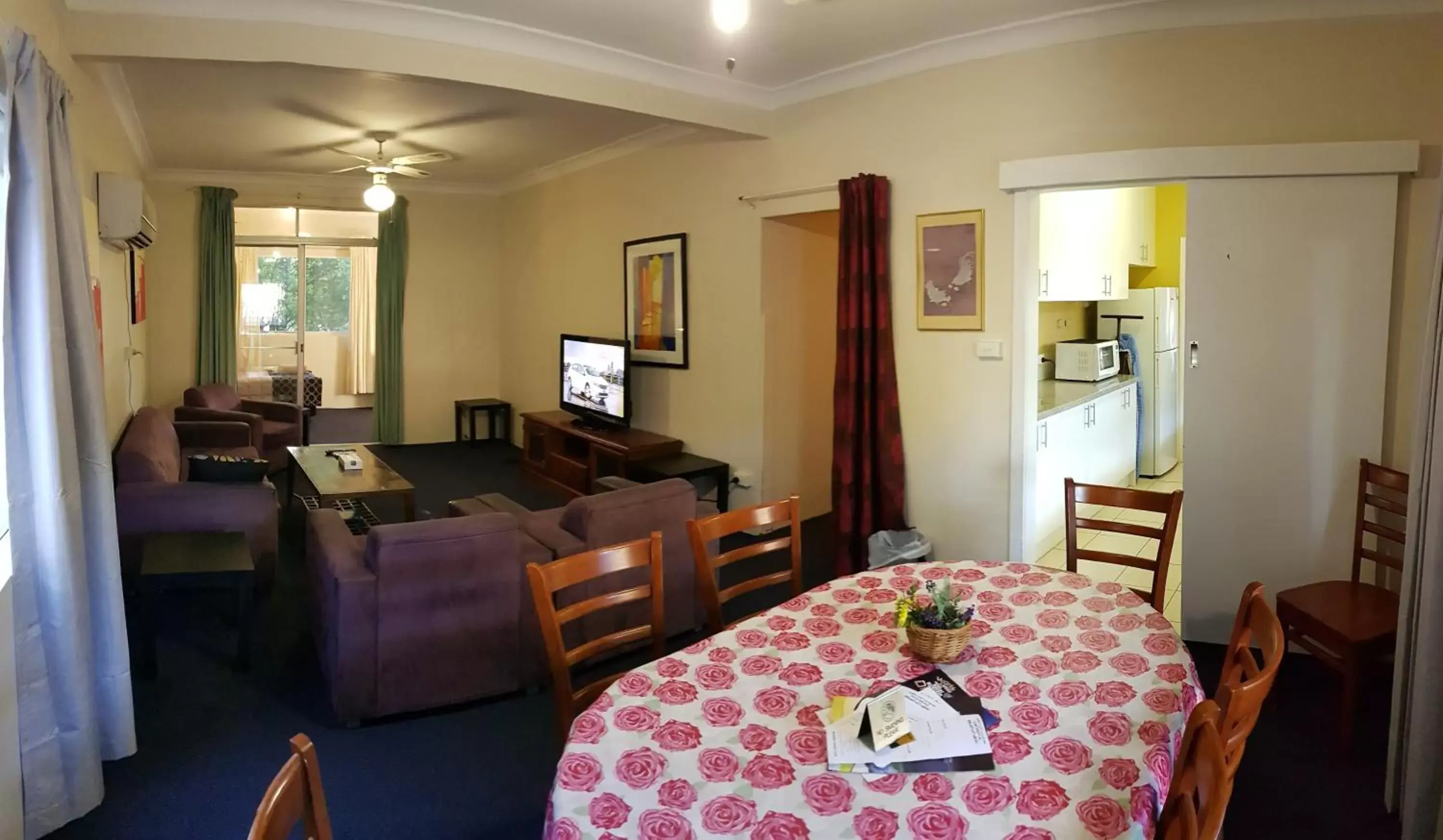 Seating Area in Amber Court Motor Inn