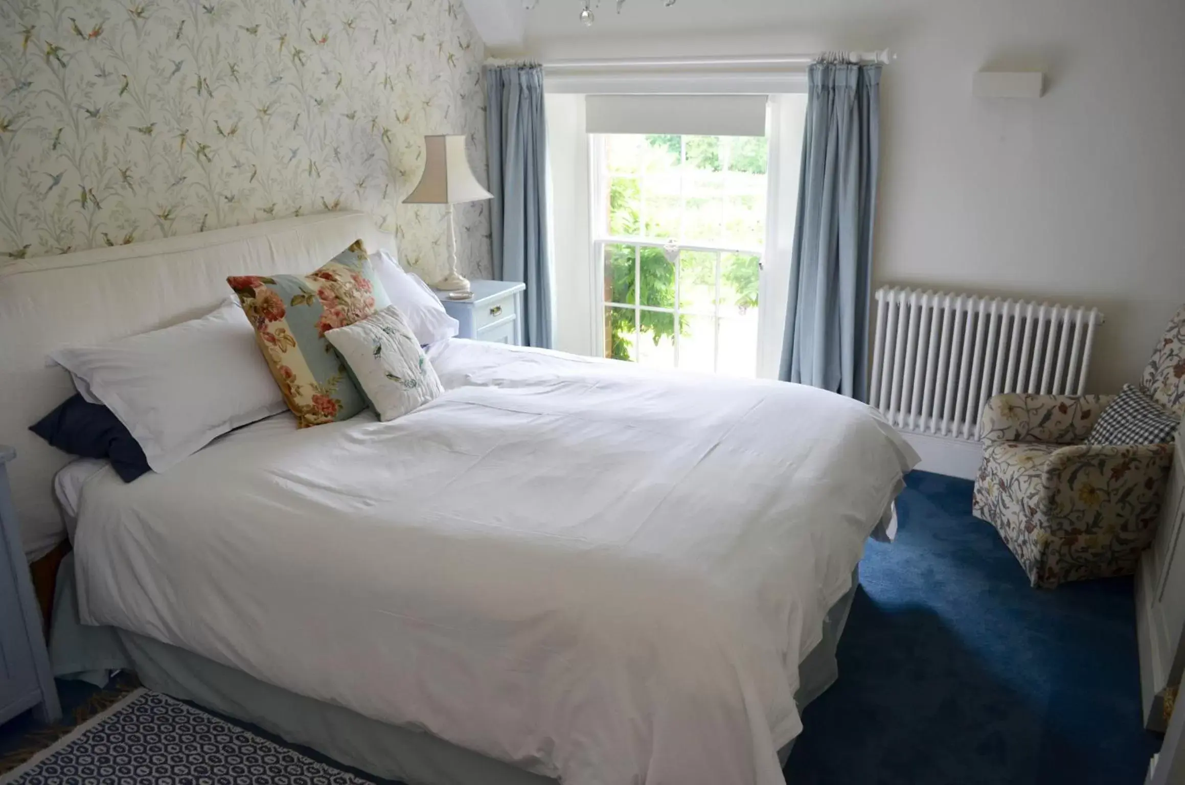 Photo of the whole room, Bed in Stroud House