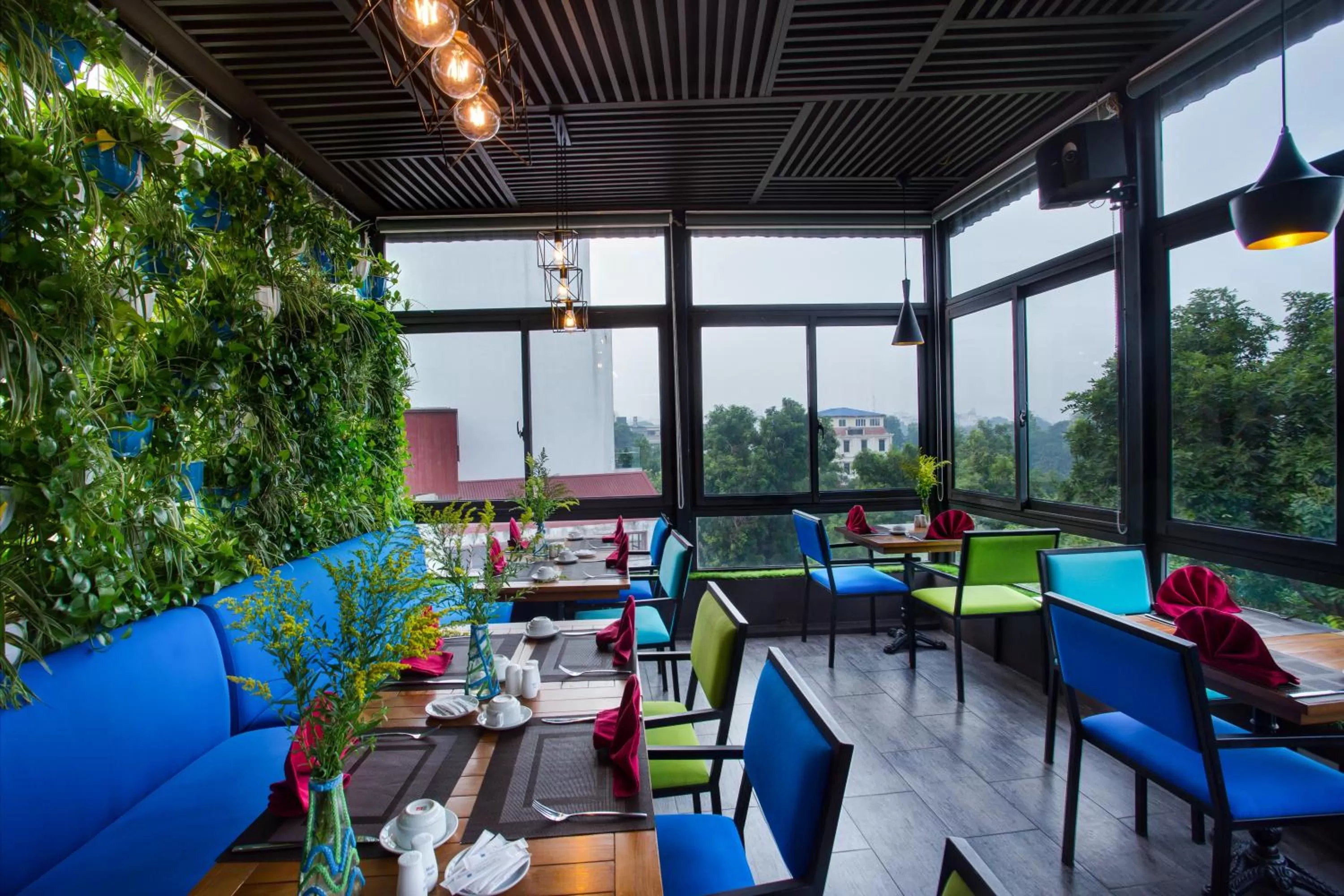 Restaurant/places to eat in Hanoi La Selva Hotel