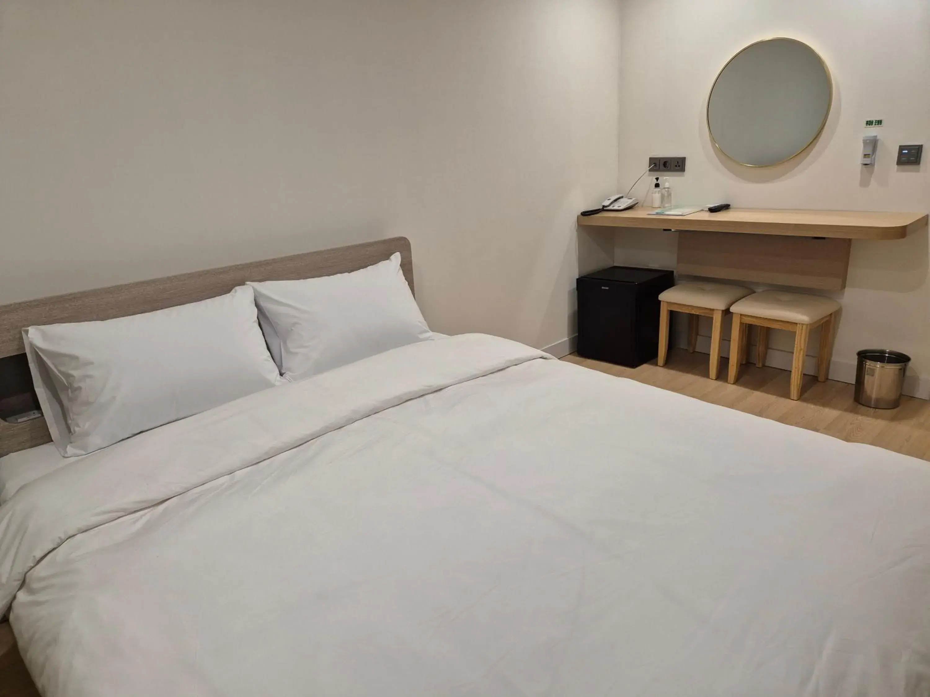 Property building, Bed in Gwang Jang Hotel Property building, Bed in Gwang Jang Hotel